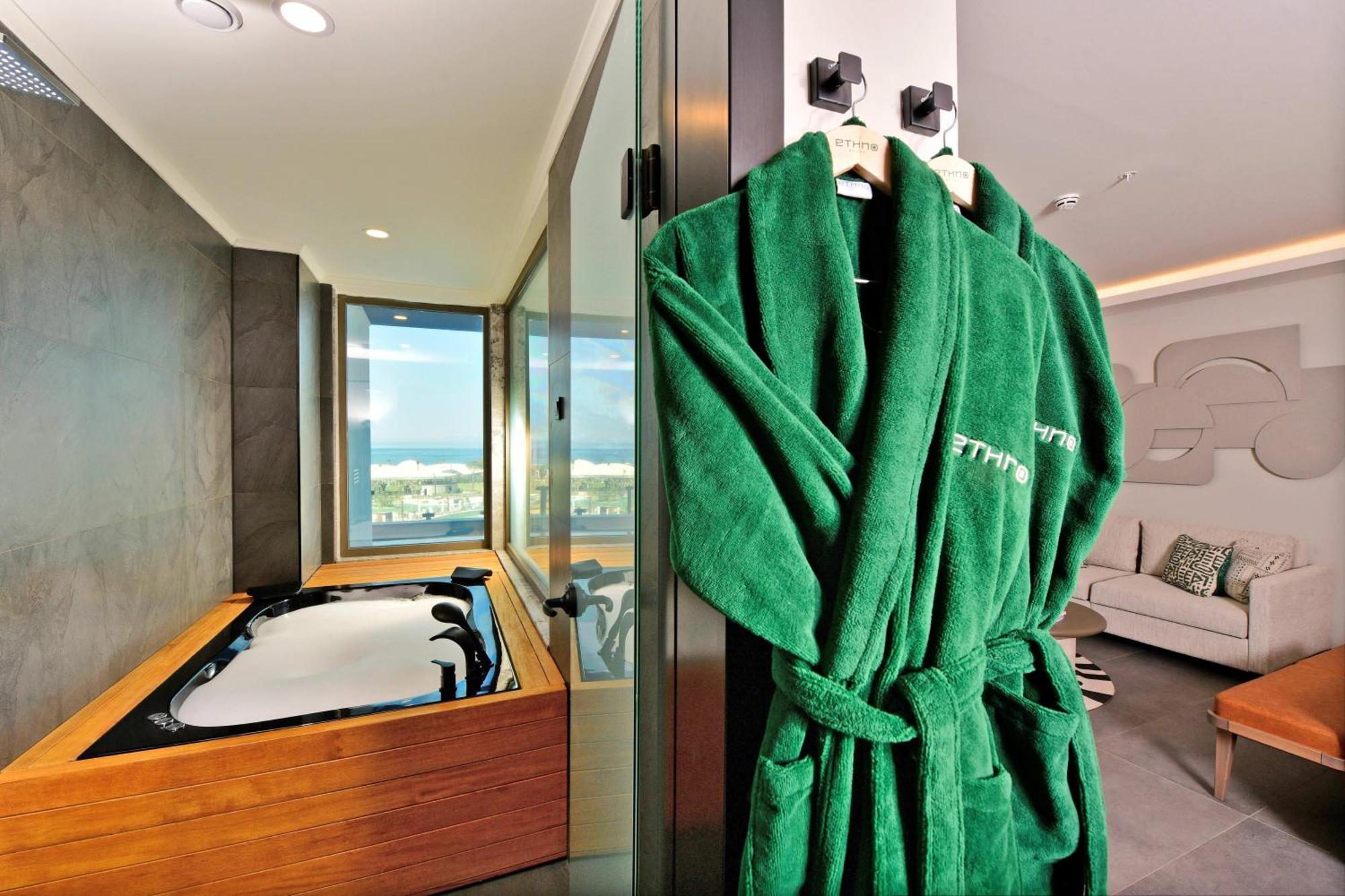 Superior Jacuzzi Room Sea View