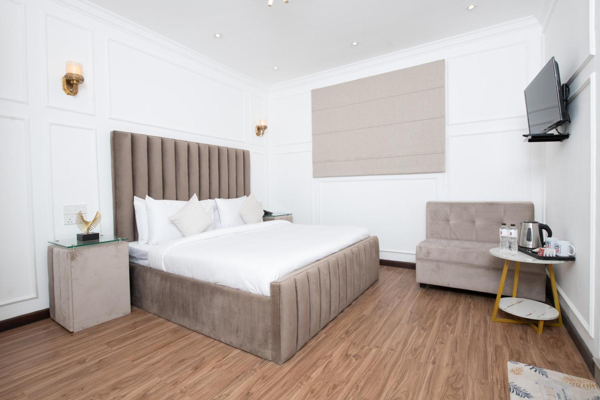 Deluxe Family Room