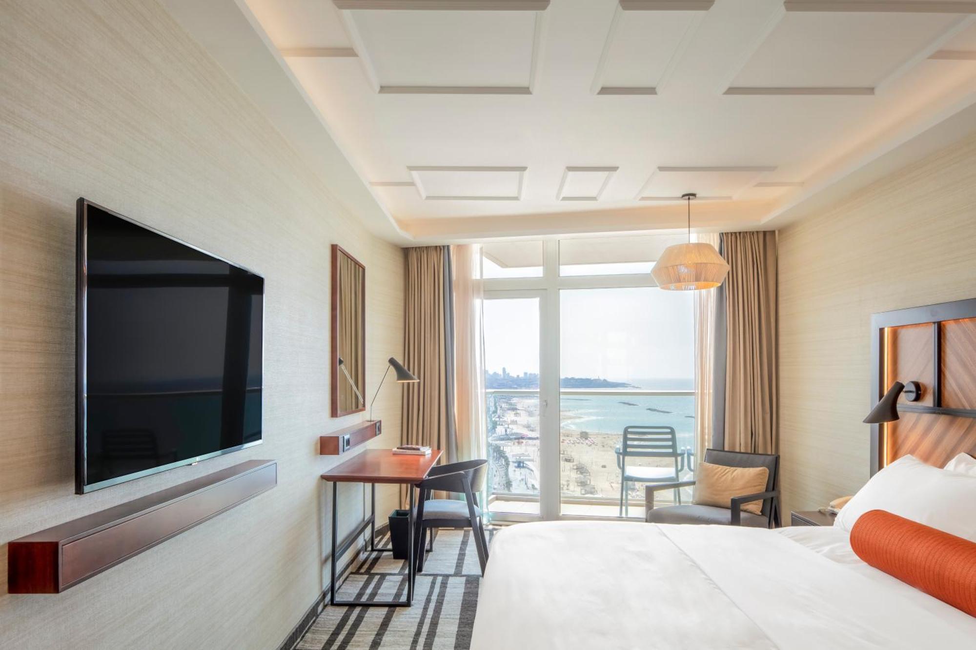 Club lounge access Executive Guest room 1 King Sea view