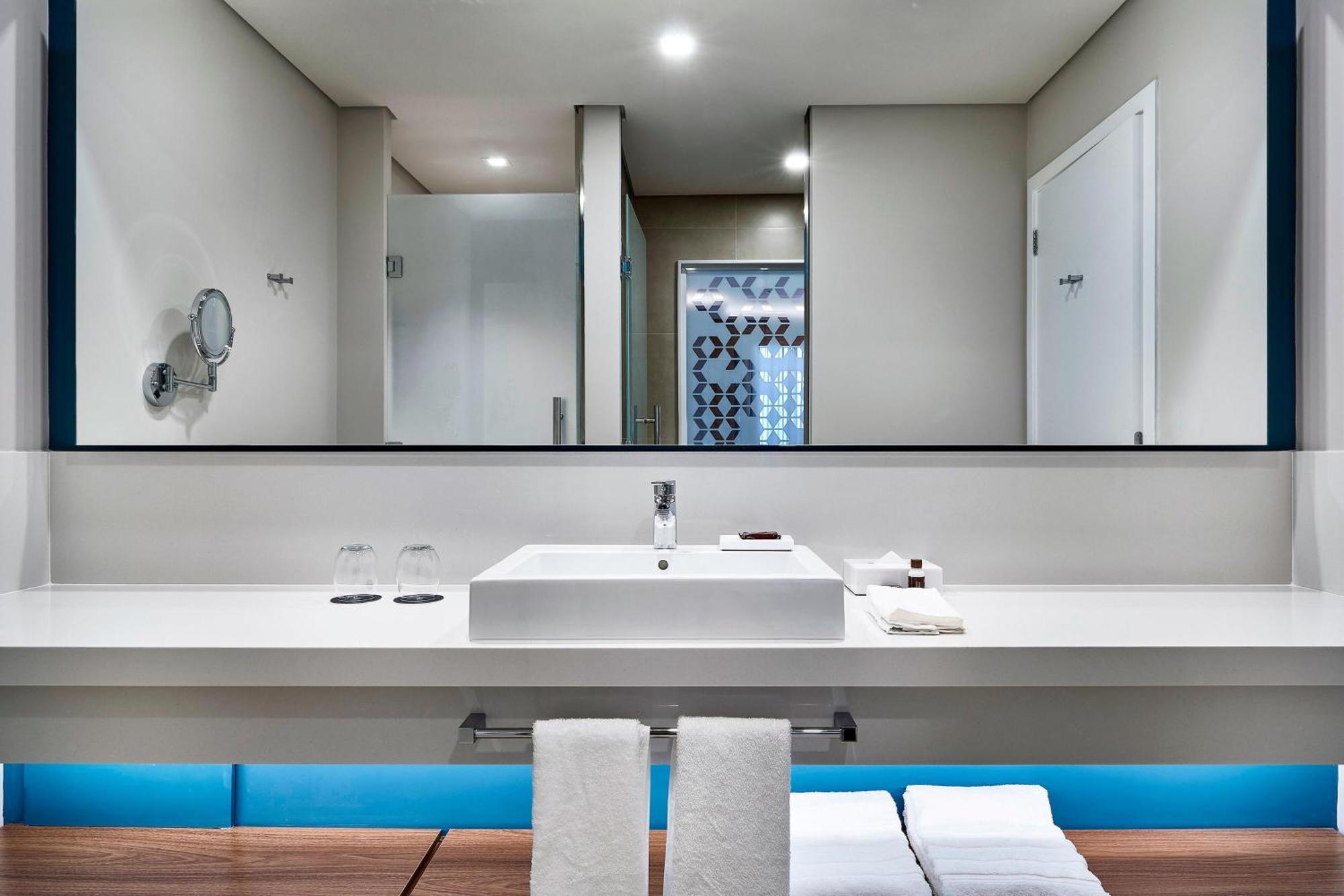 Guest room, 1 King, City view,1616907118:JPEG