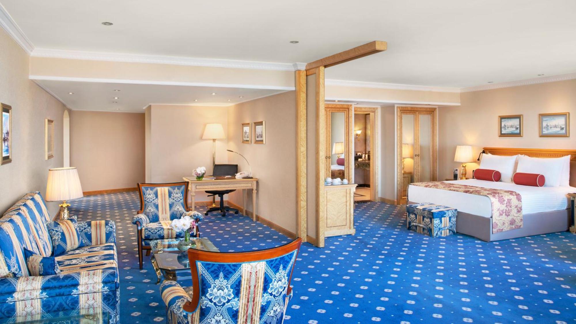 One-Bedroom Suite with Sea View