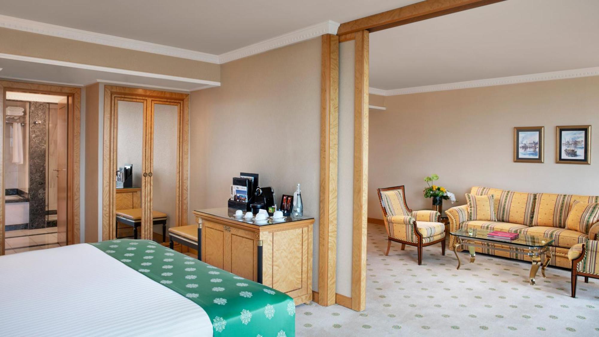 Junior King Suite with City View