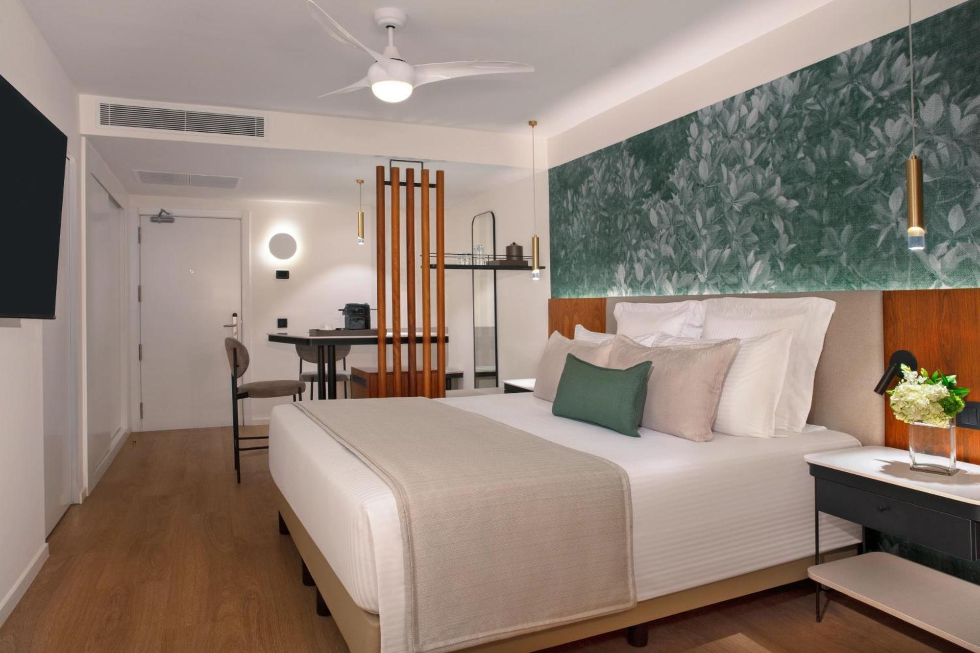 Deluxe Double Room Garden View