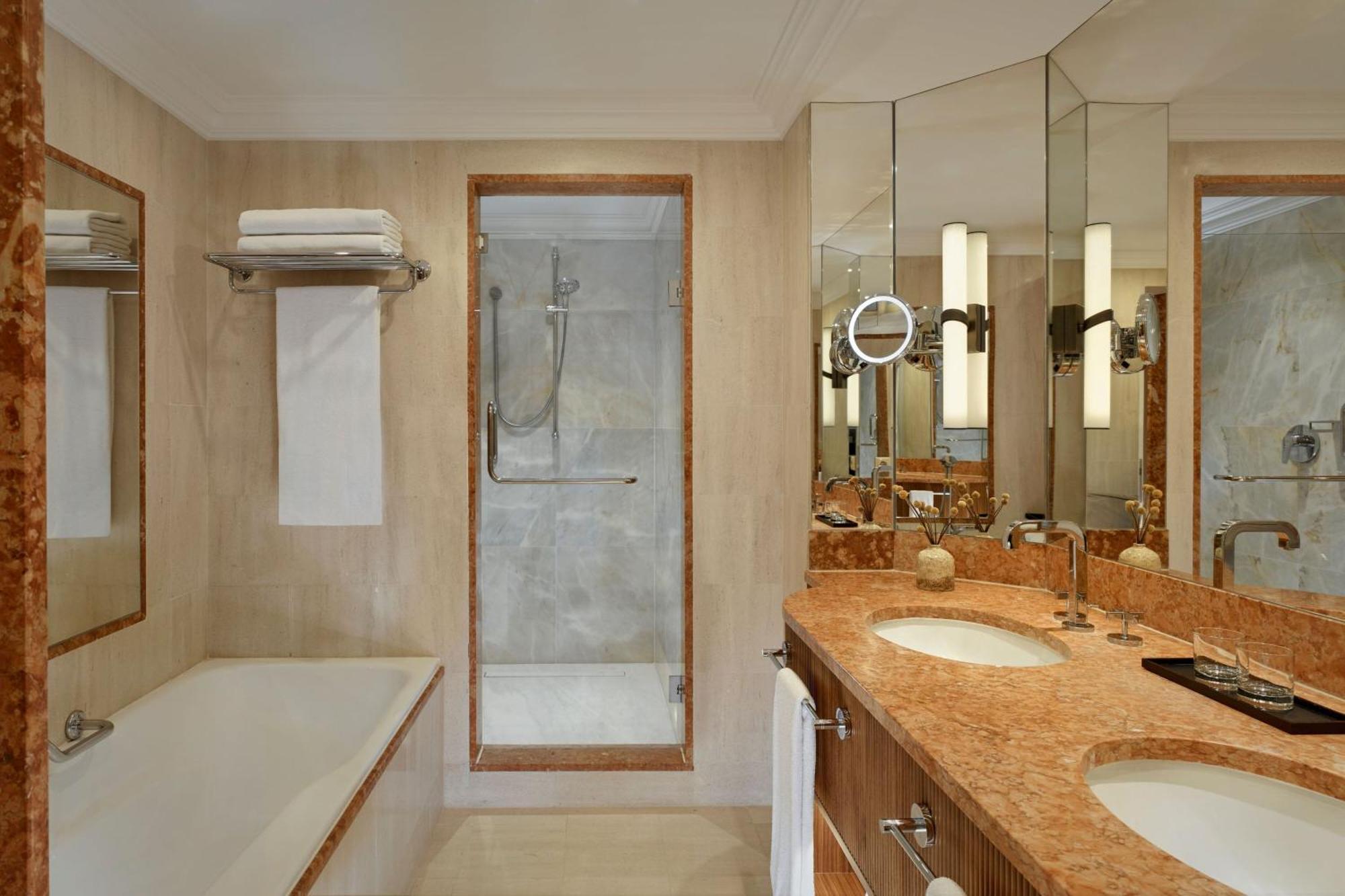 One-Bedroom Executive King Suite Resort View