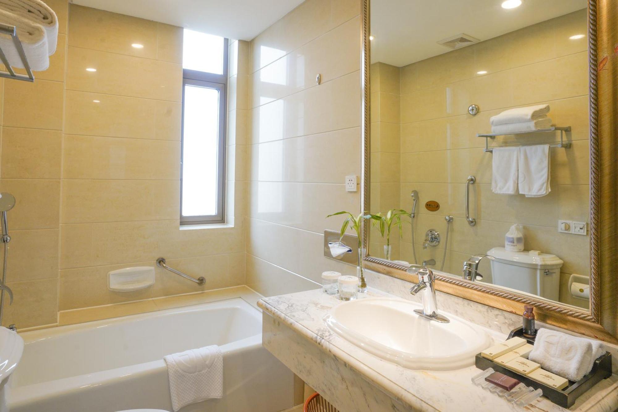 Suite with Bund View