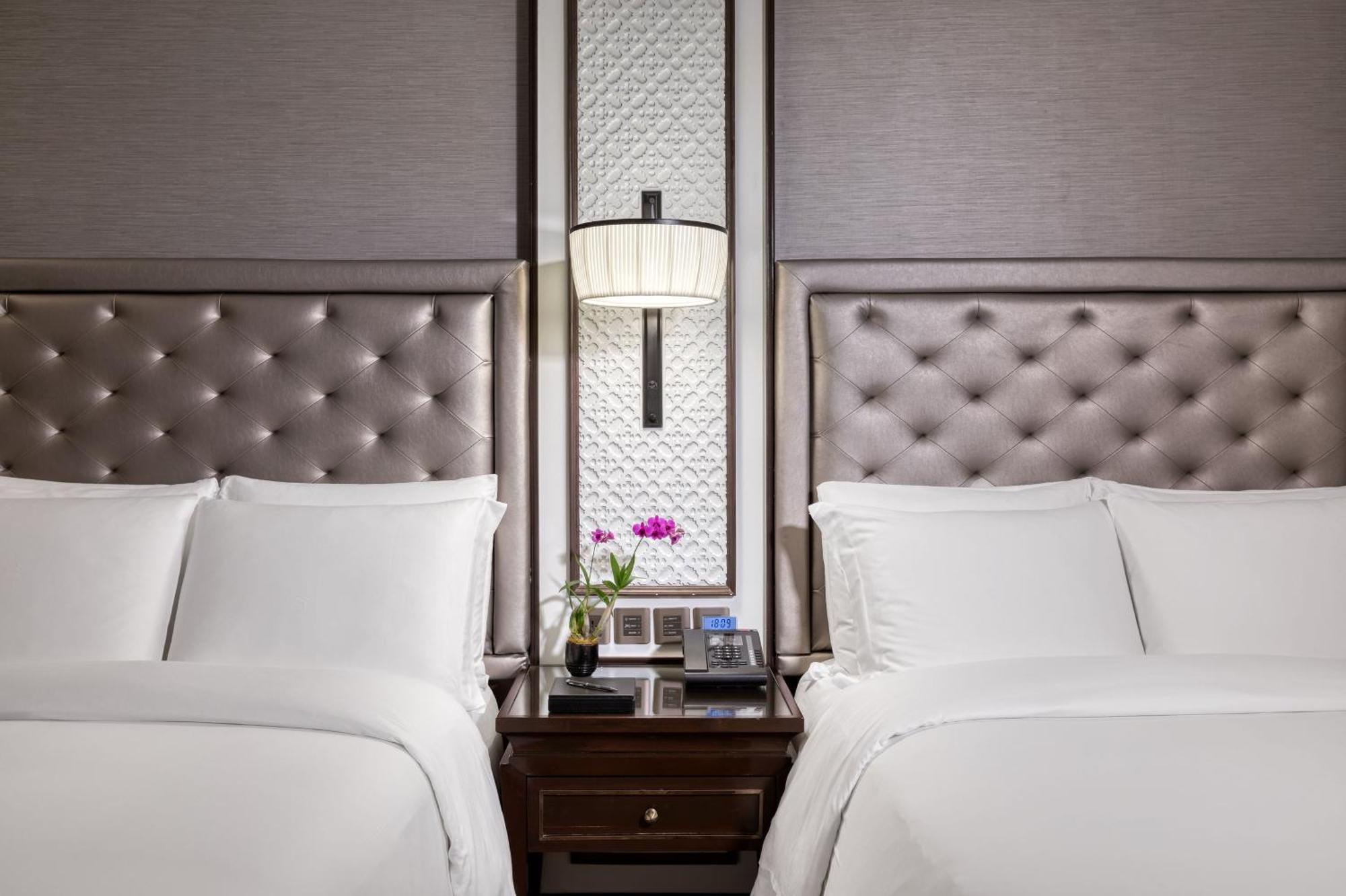 Athenee Guest room 2 Double City view