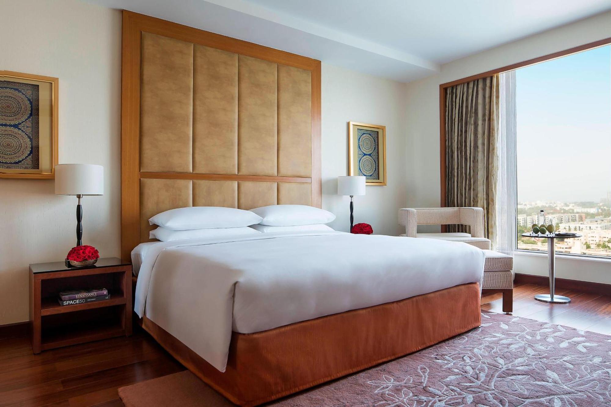 Executive Deluxe King Room with Executive Lounge Access,1693291580:JPEG