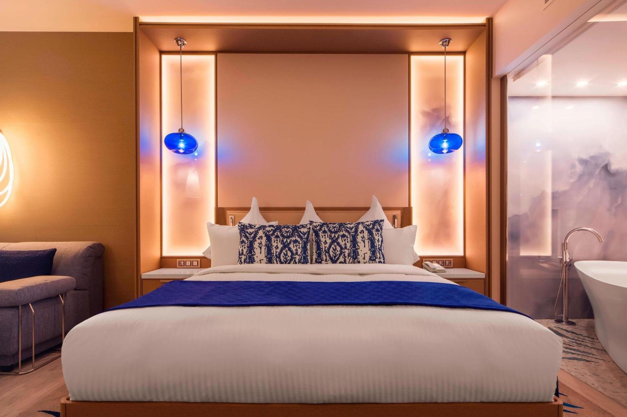 Standard Room, Guest room, 1 King, Balcony
