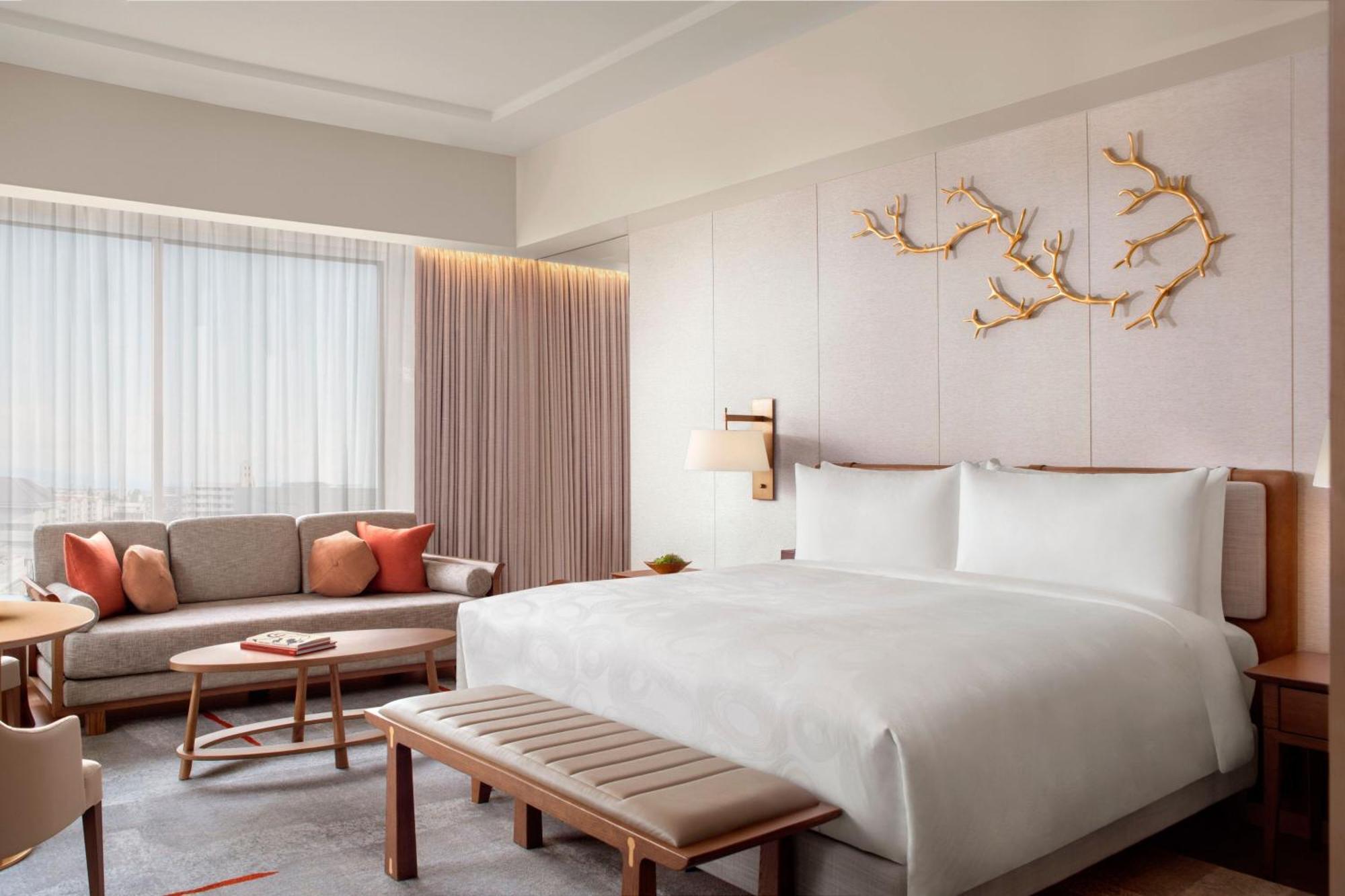 Griffin Junior Suite, Junior Suite, 1 King, Sofa bed, City view,1633078219:JPEG