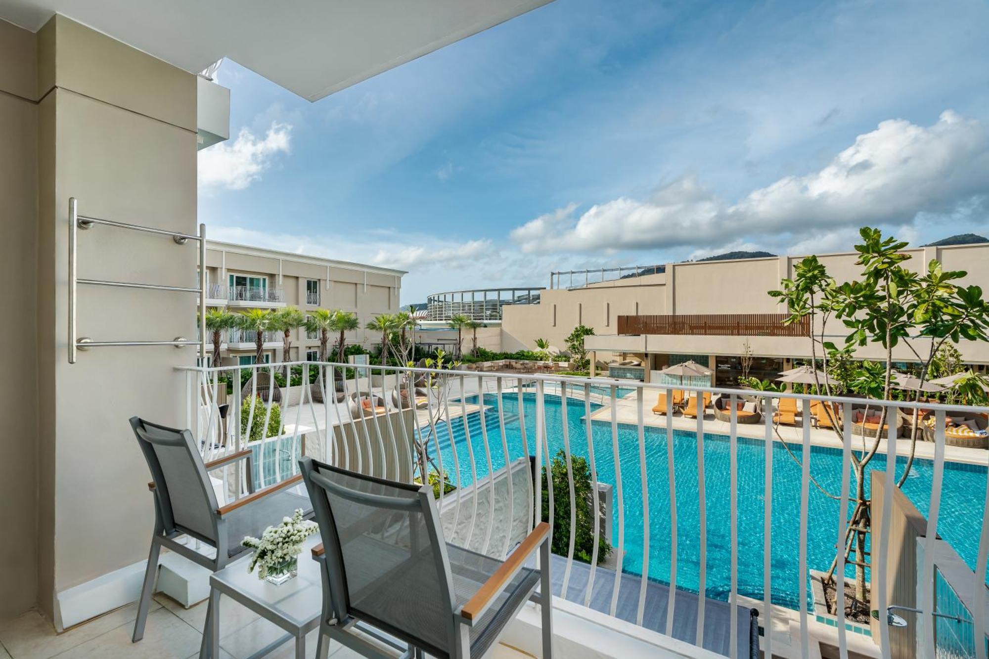 Stylish Pool View King Sunkissed