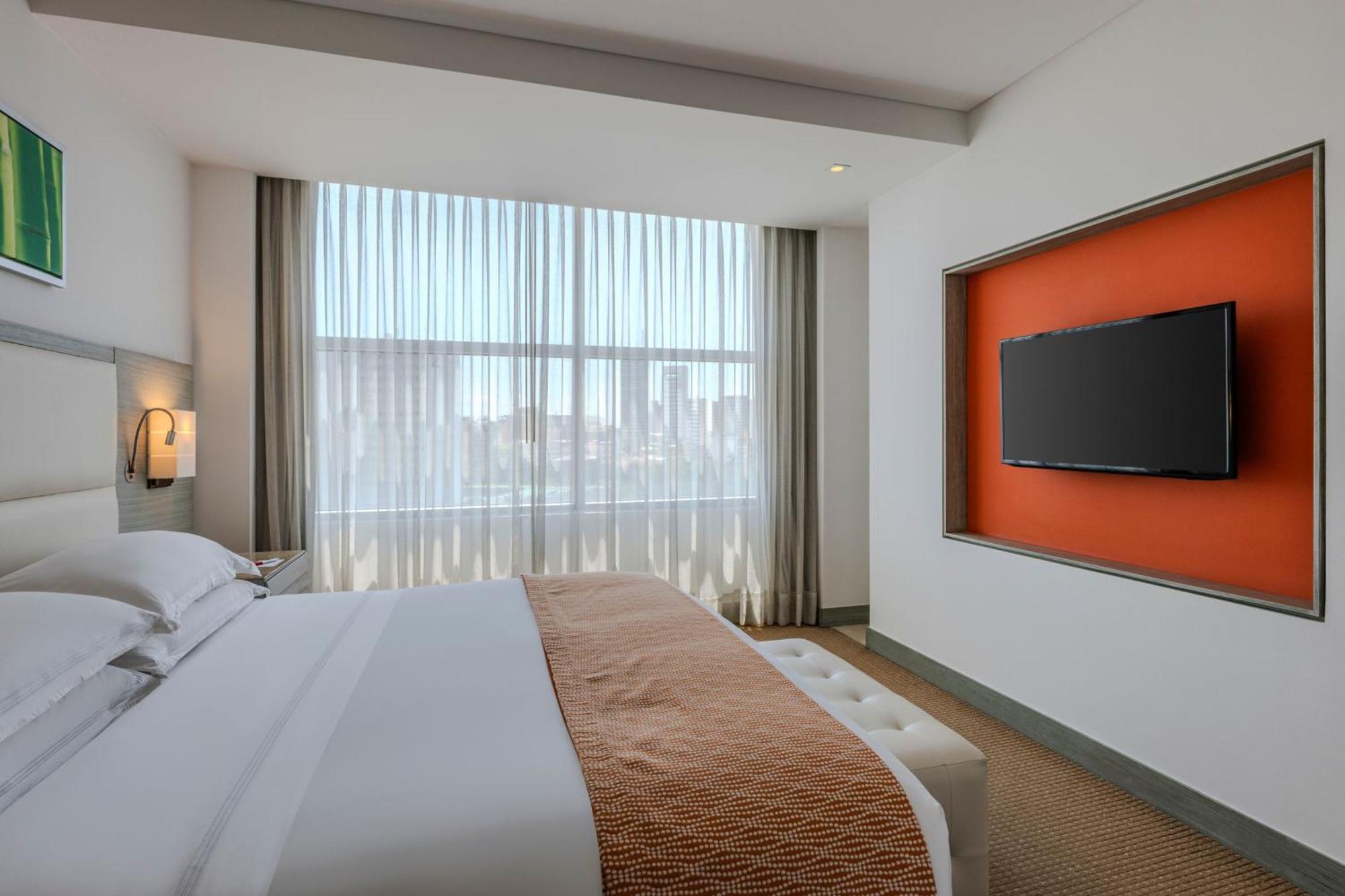 King Studio Suite Concierge Lounge Access