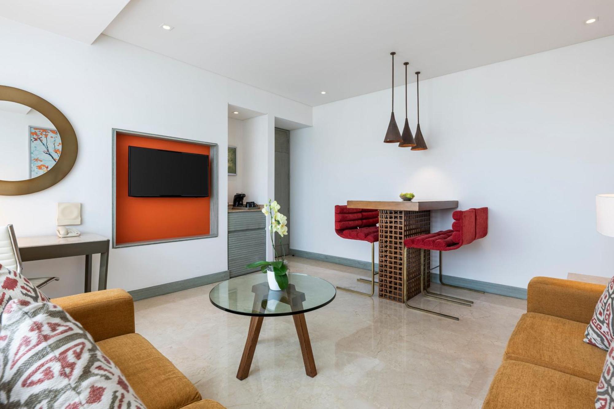 King Studio Suite Concierge Lounge Access