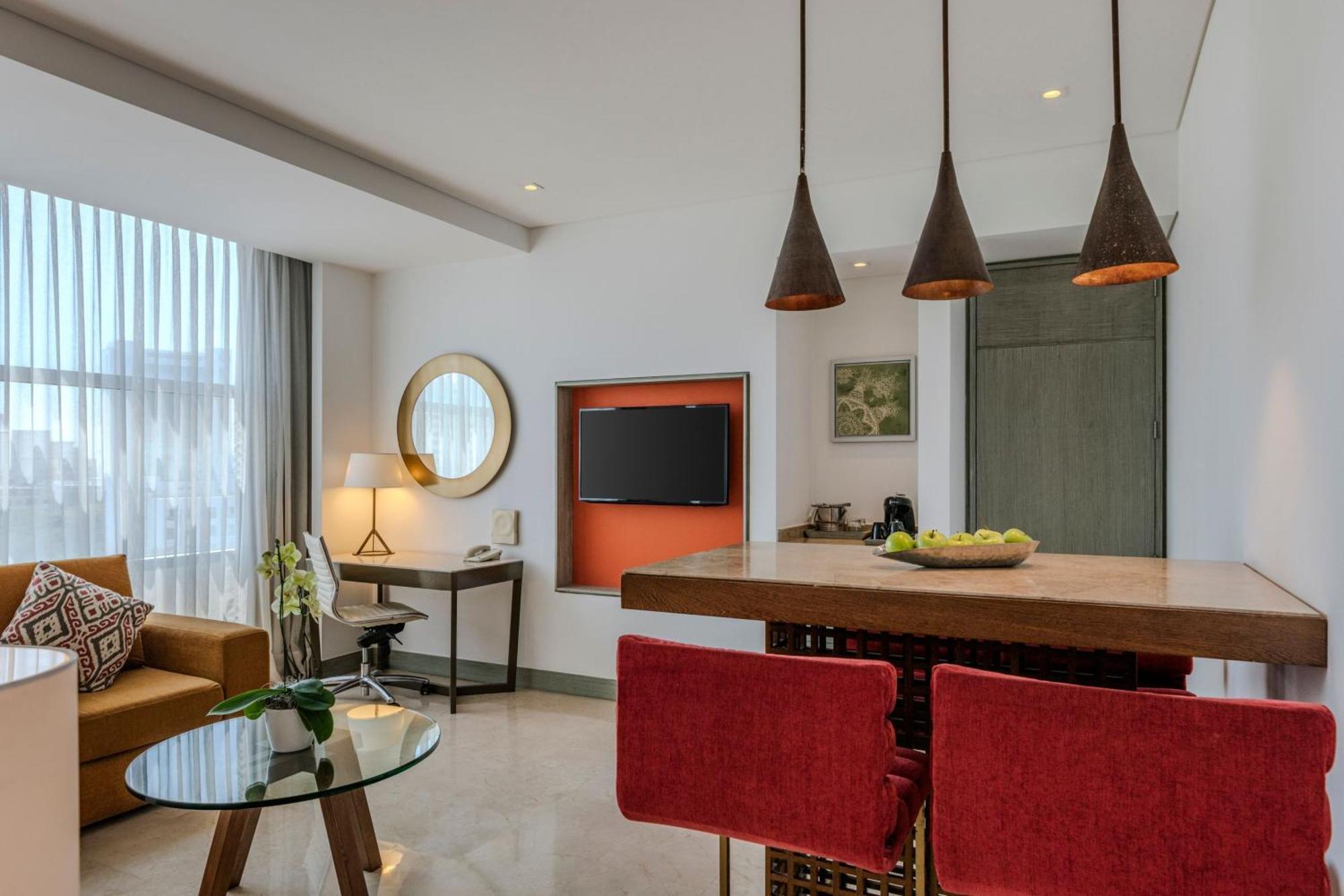 King Studio Suite Concierge Lounge Access