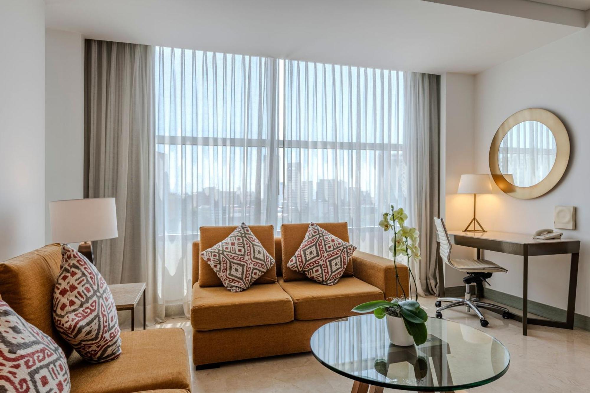 King Studio Suite Concierge Lounge Access