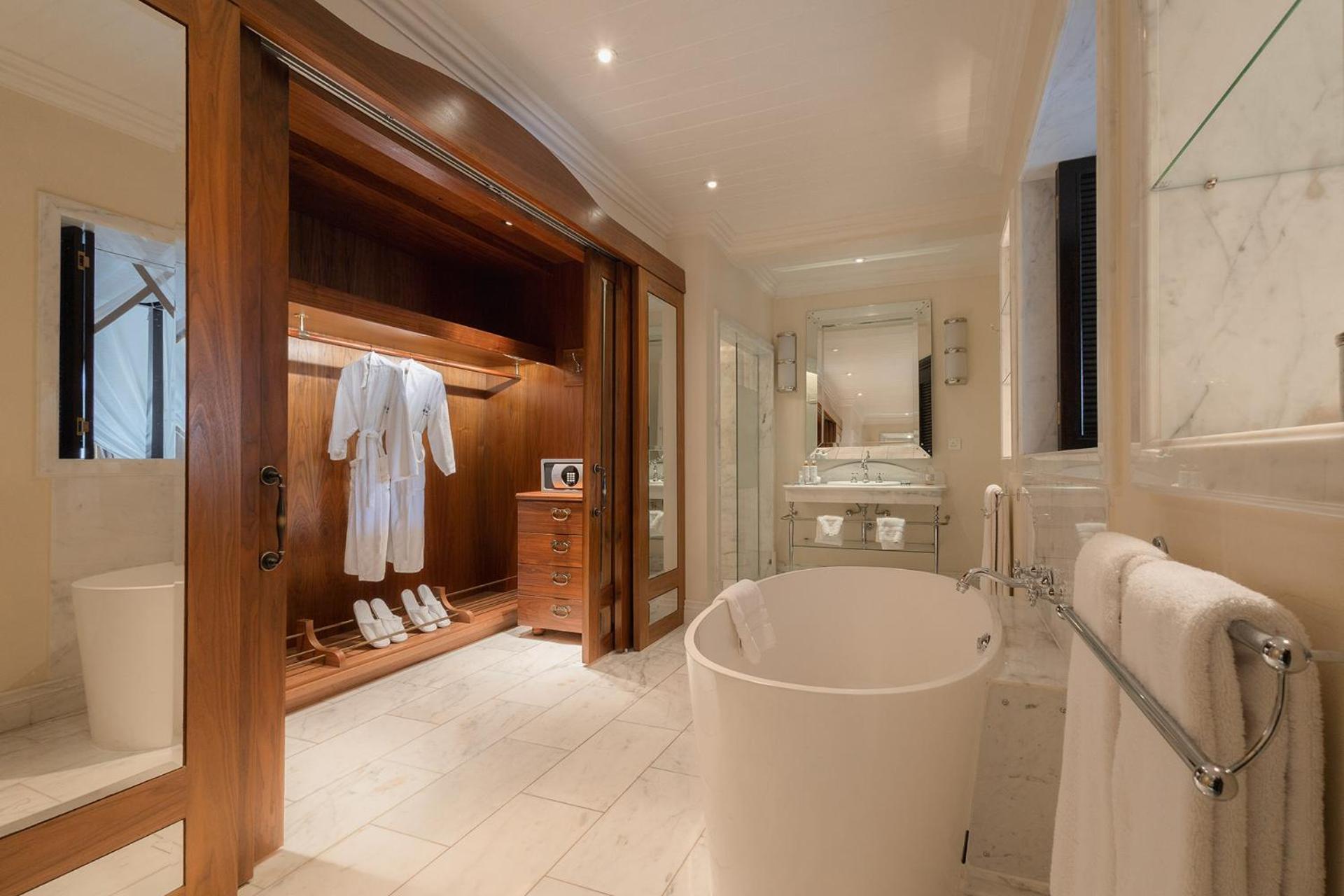 Hemingways Suite,1620600134:JPEG