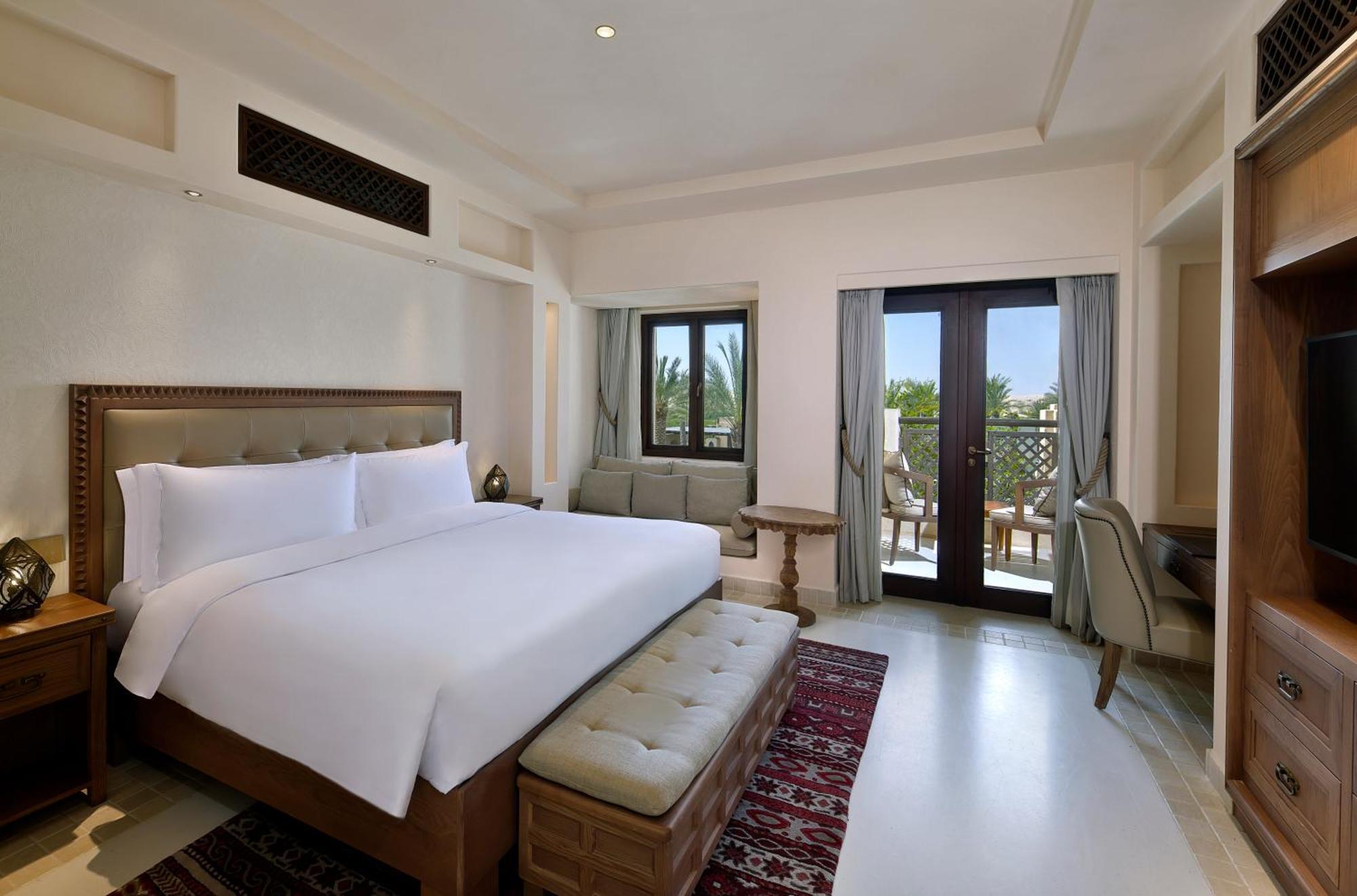 Classic 1 Bedroom Suite 1 King Balcony