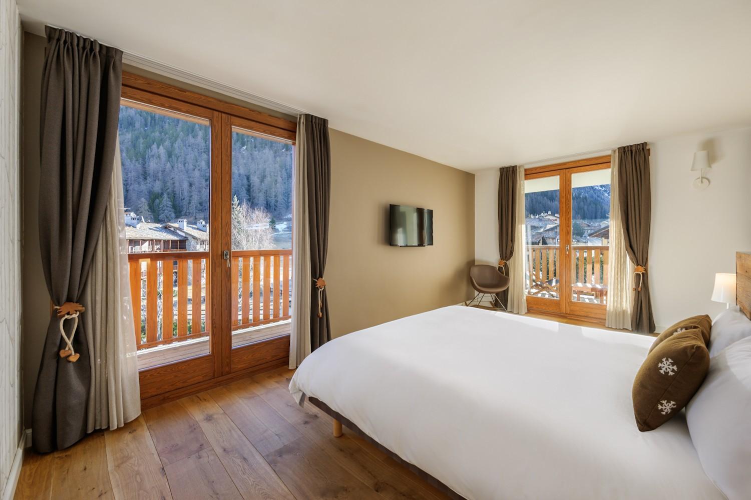 Deluxe Room,1622087533:JPEG