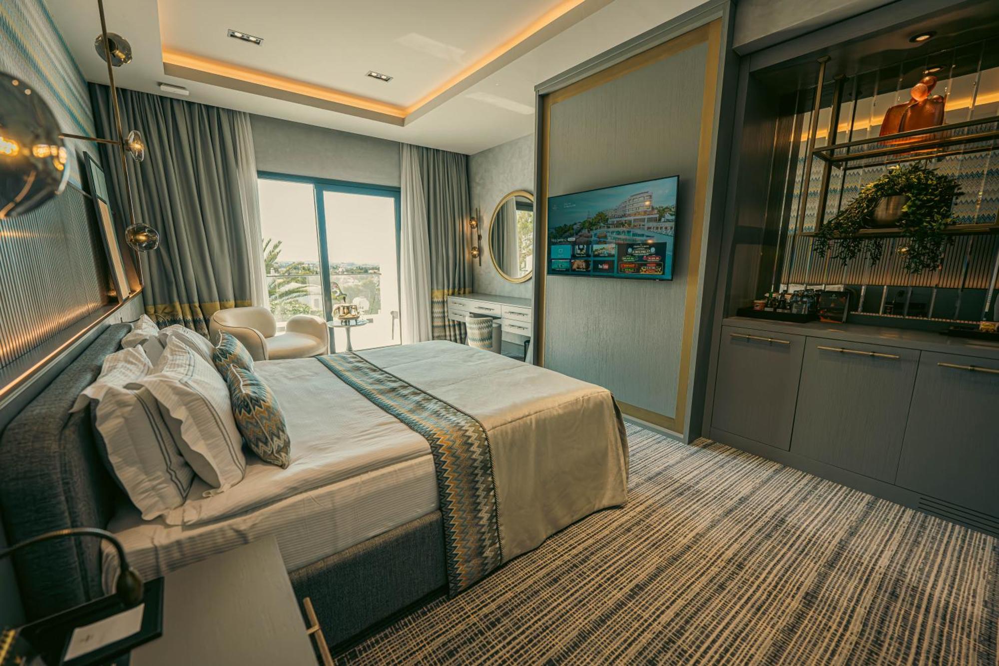 Deluxe Room Mountain View