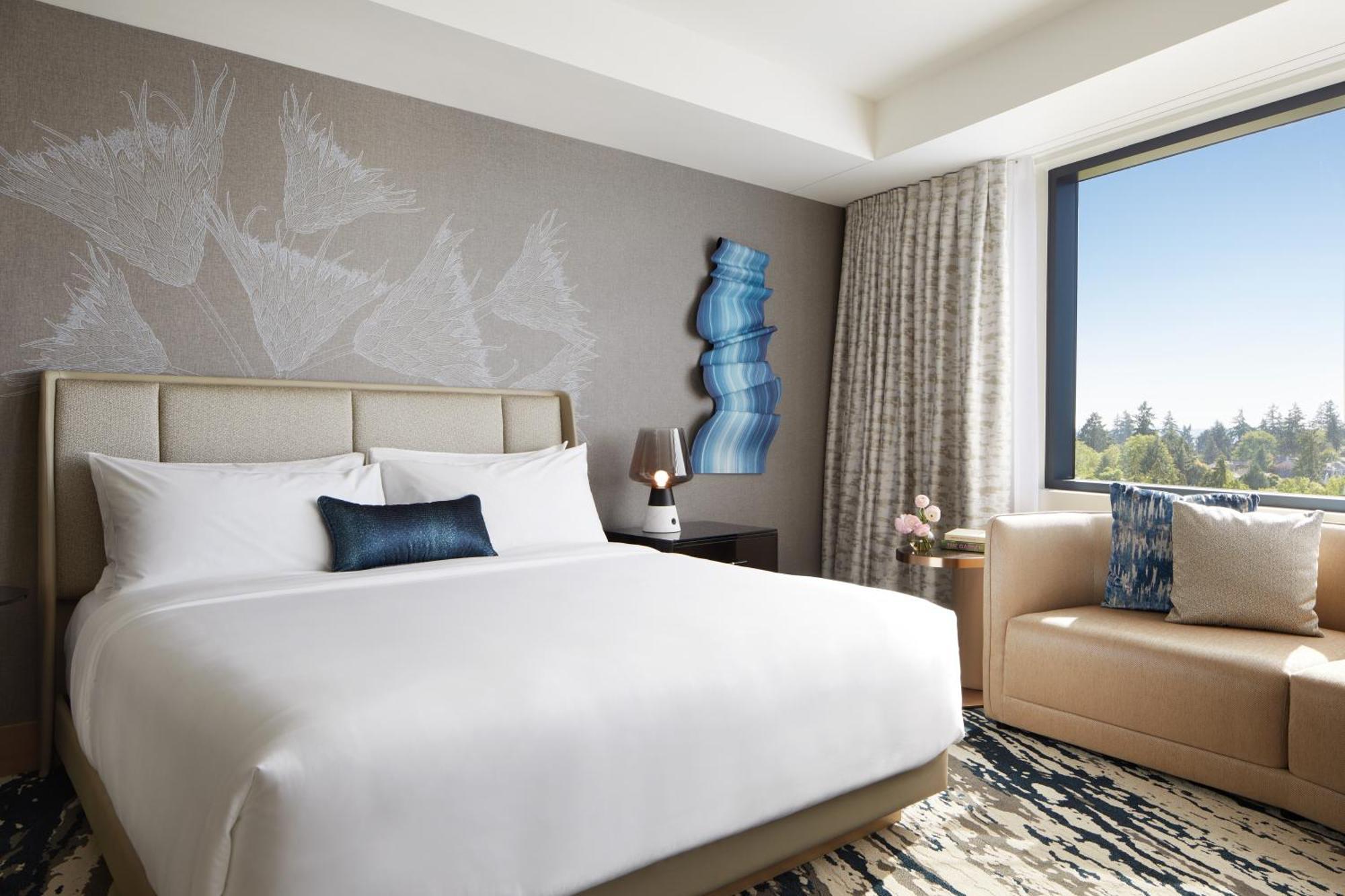 Premium King Room with City View
