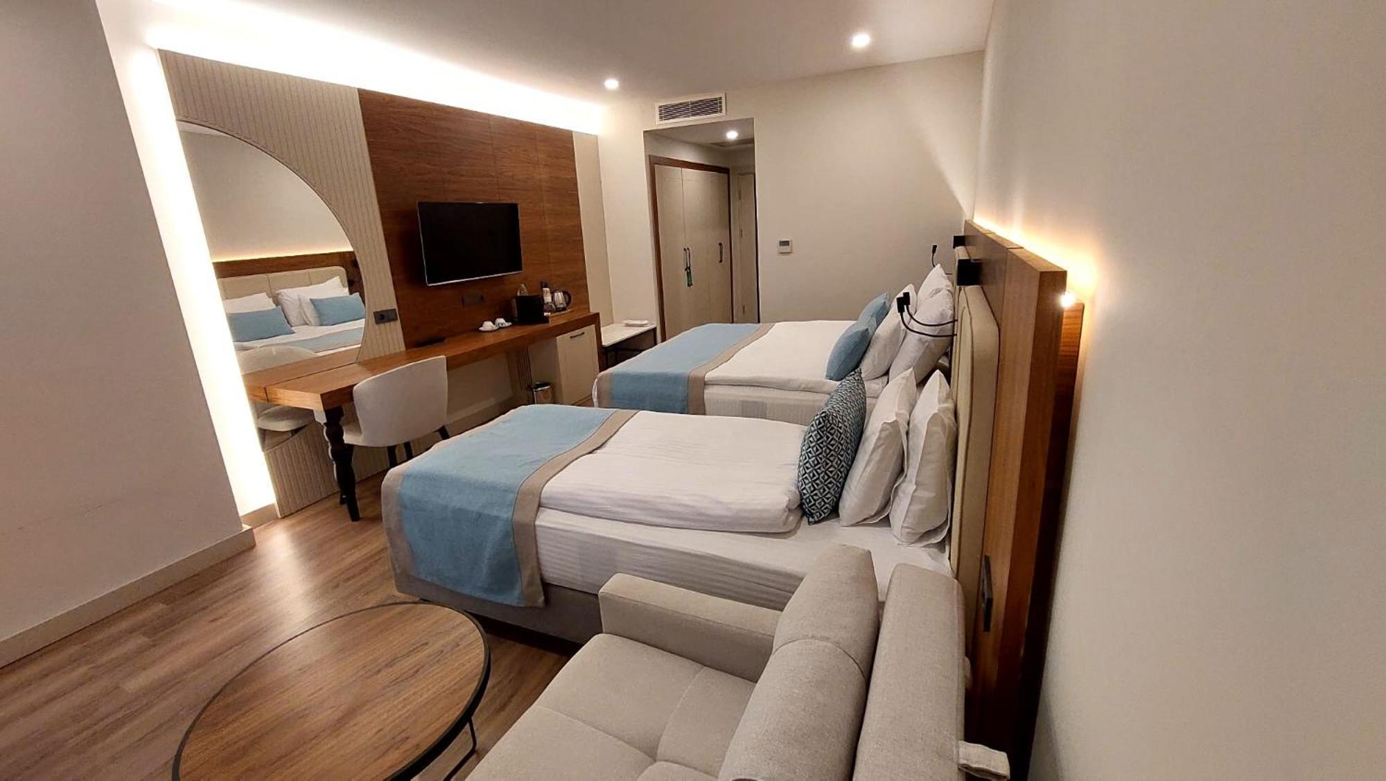Deluxe Suite Spa Bath