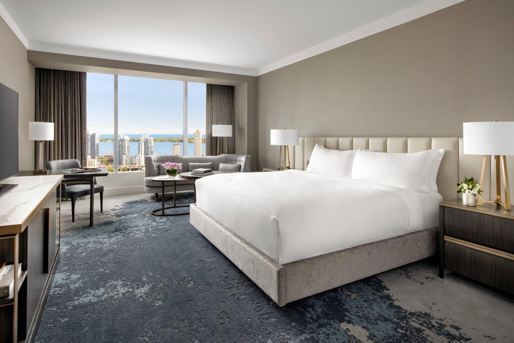 Lake Ontario View Room 1 King bed