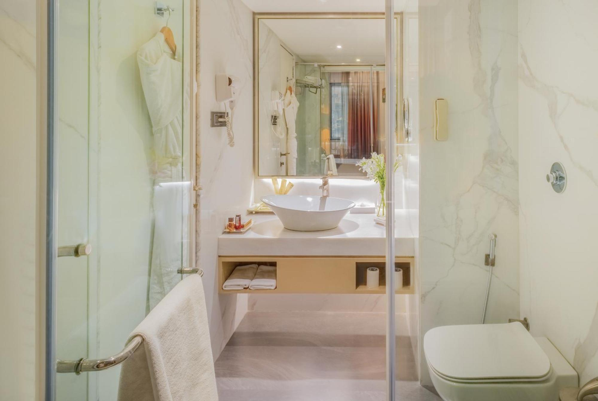 Grand Suite Two Way Airport Transfers,1622876506:JPEG