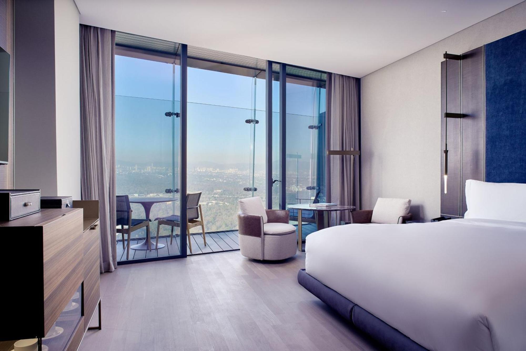 Deluxe King Room Park View Club Lounge Access