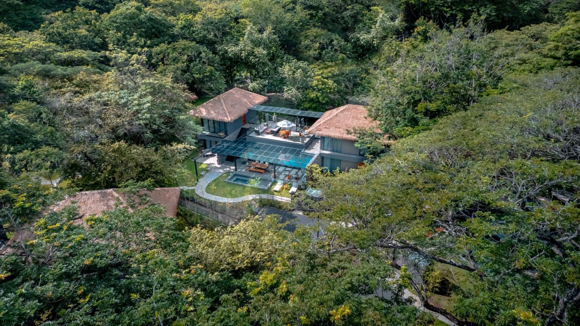 Four-Bedroom Villa Balcony Pool