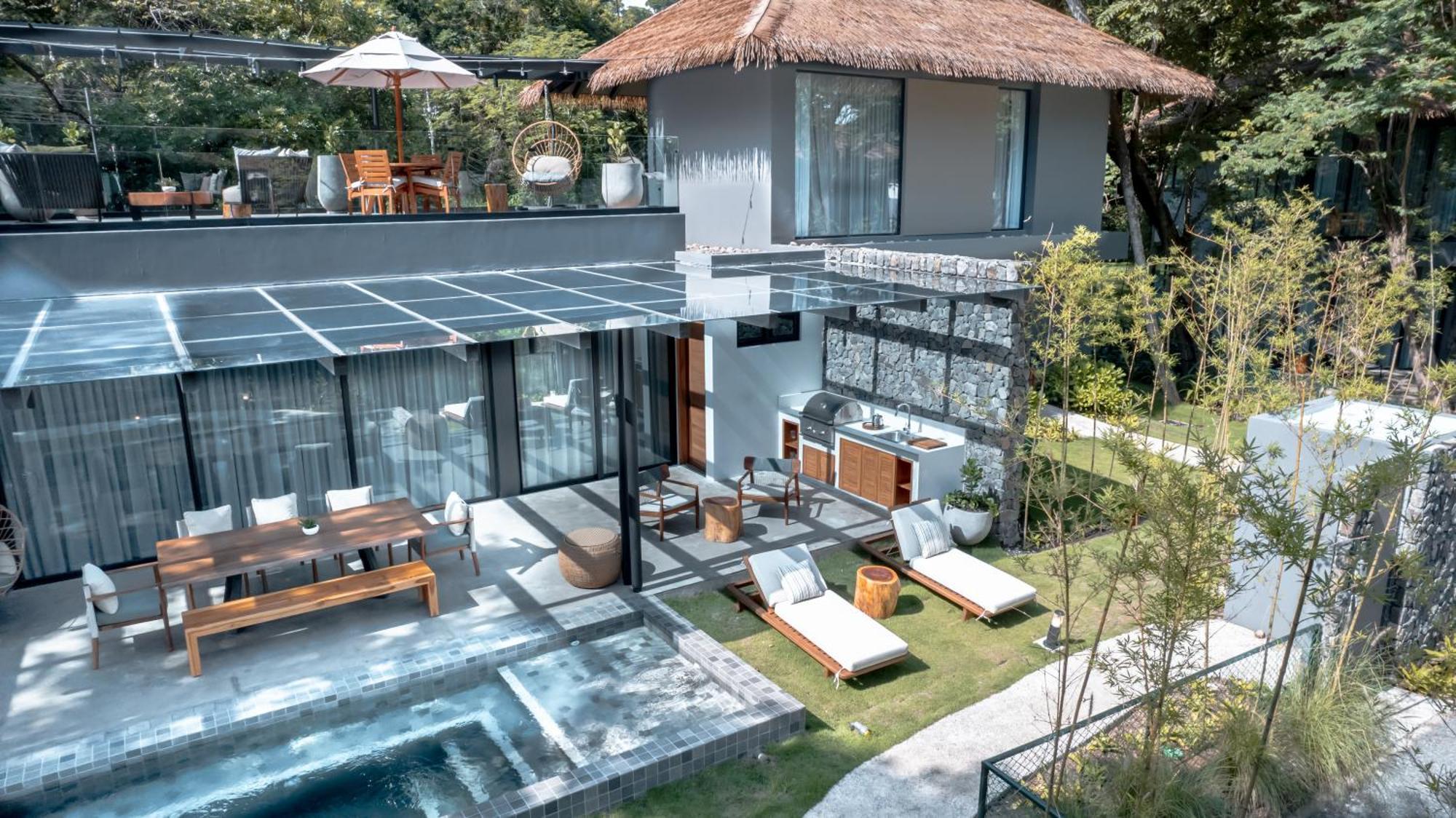 Four-Bedroom Villa Balcony Pool