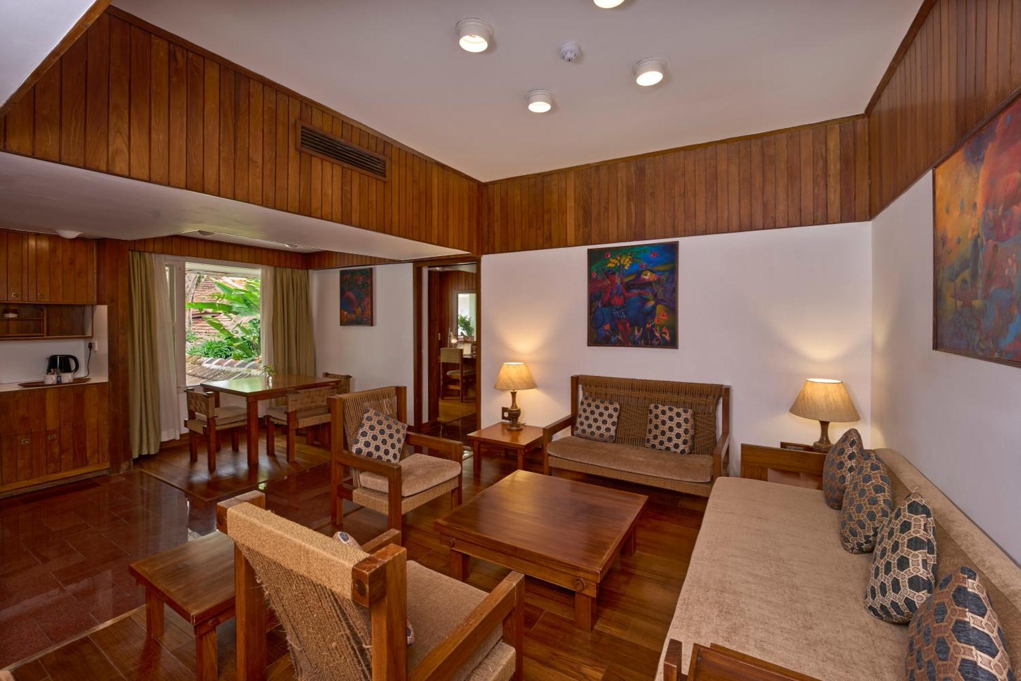 Executive Suite,1624320395:JPEG