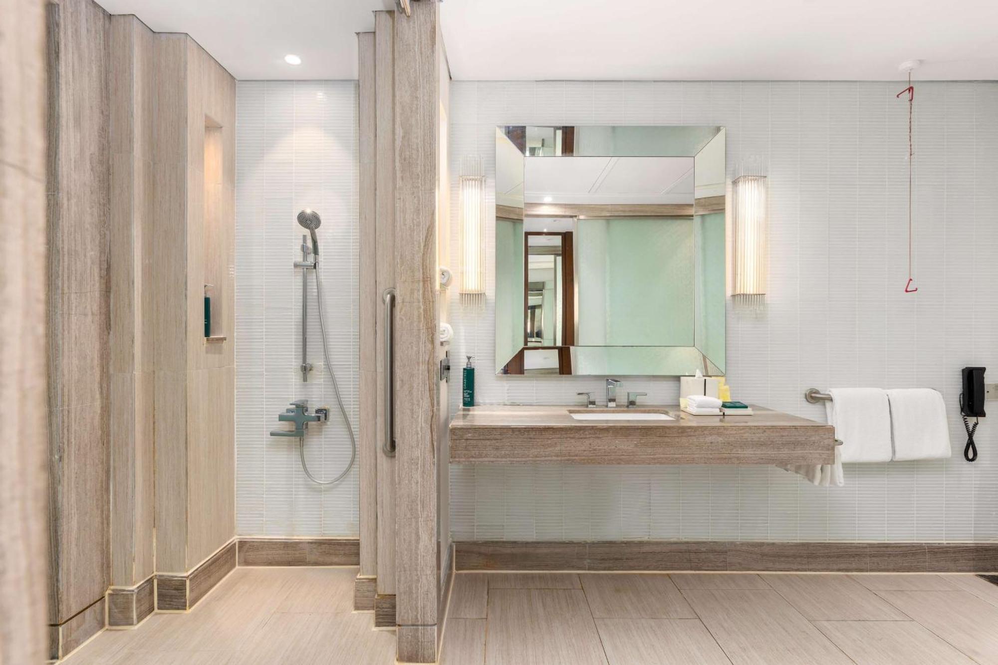 King Room Mobility Access