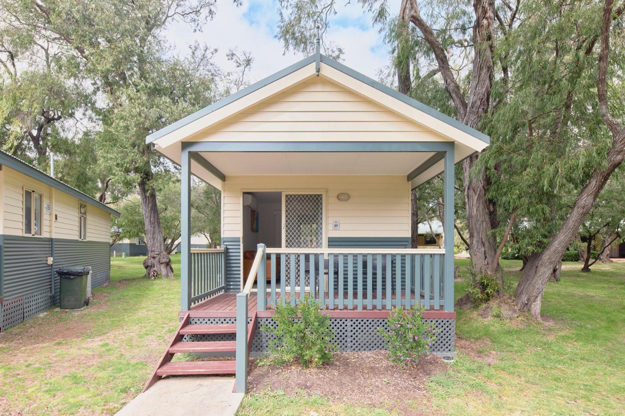 One Bedroom Cabin (Sleeps 4)