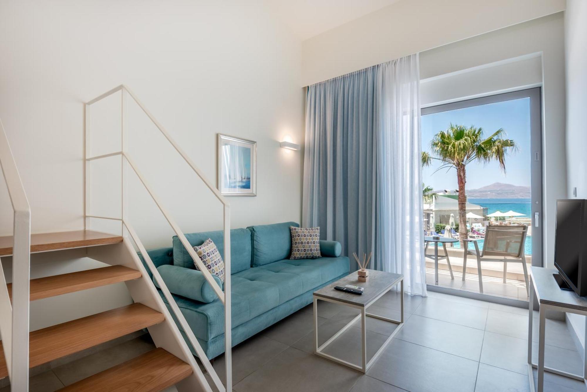 Executive Loft Suite Pool View or Sea View