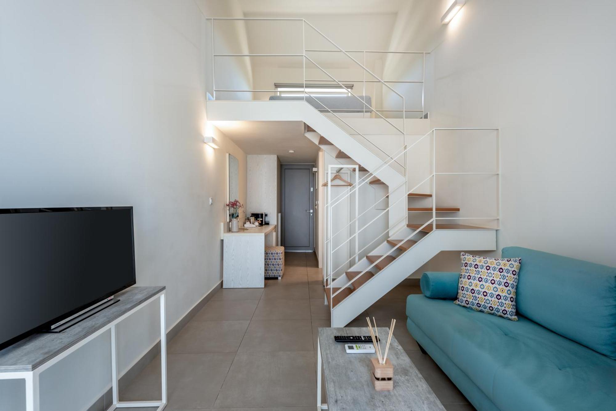 Executive Loft Suite Pool View or Sea View