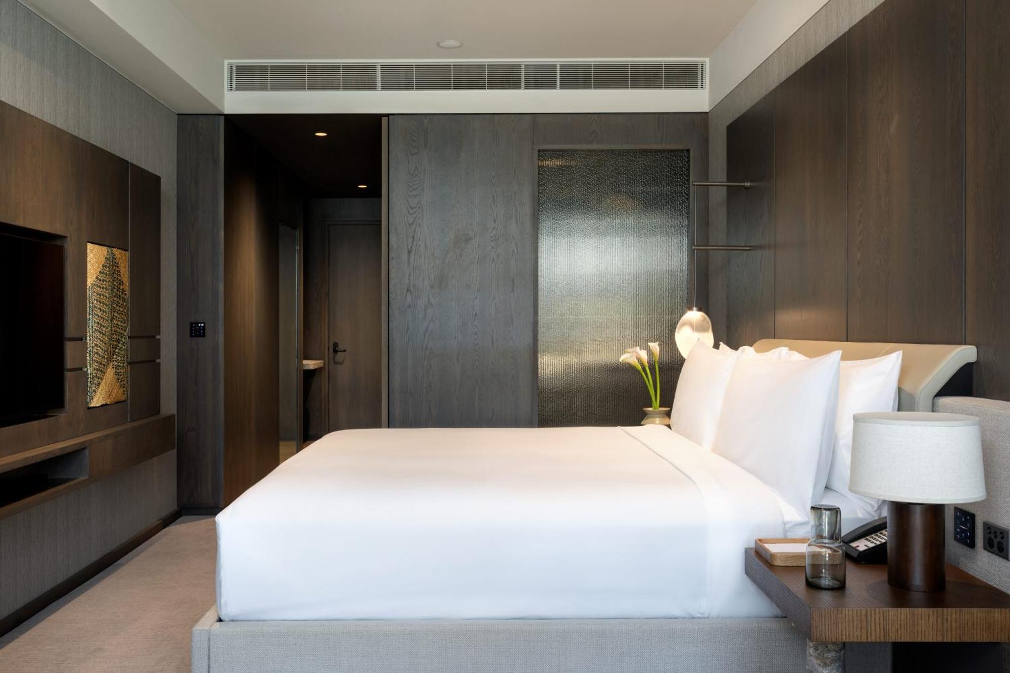 Classic King Room with City View