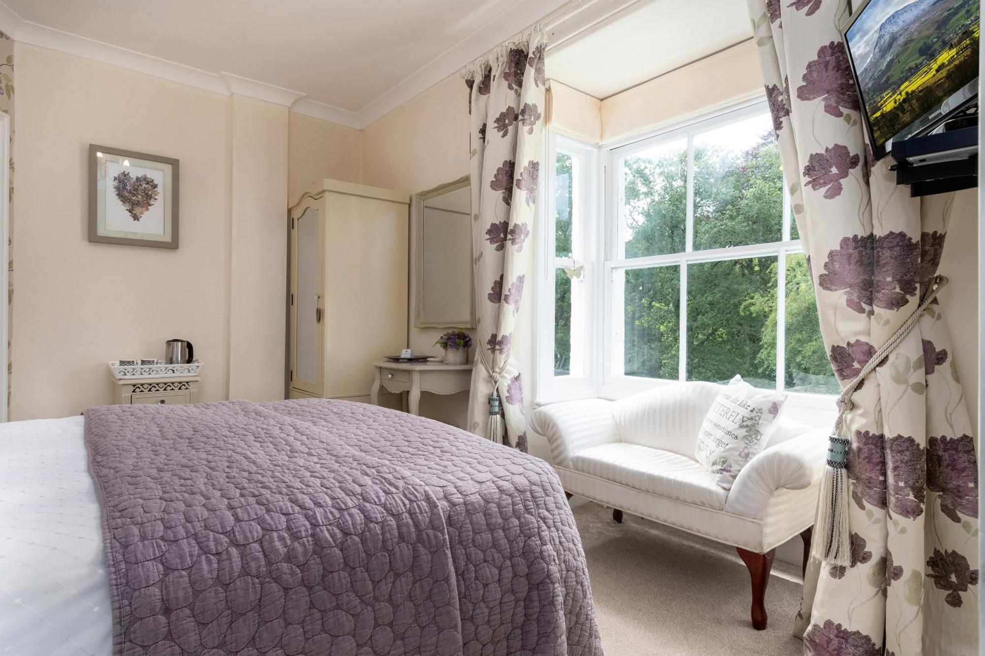 Deluxe Double Room Shower