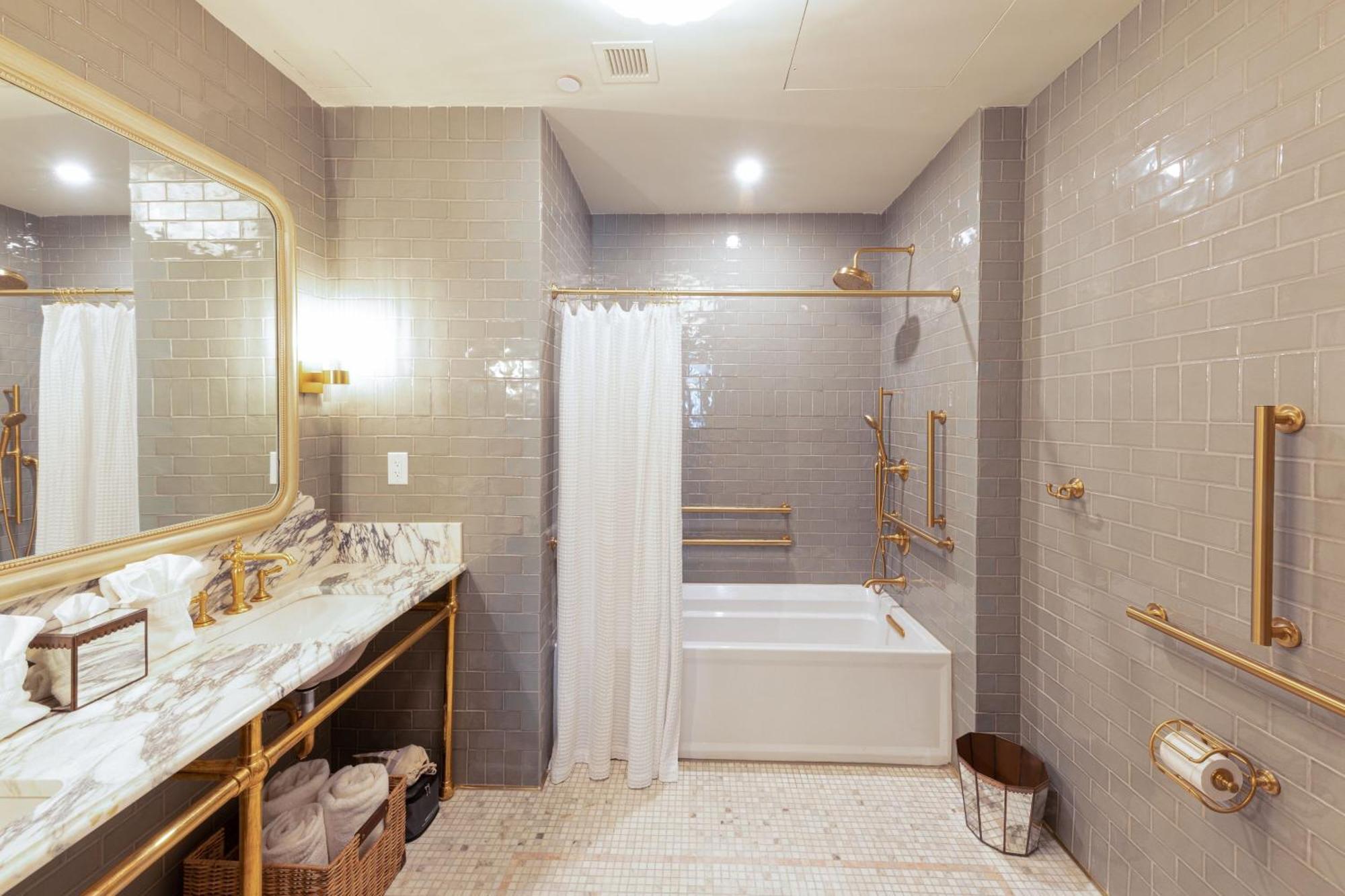 Luxury Queen Suite Street View