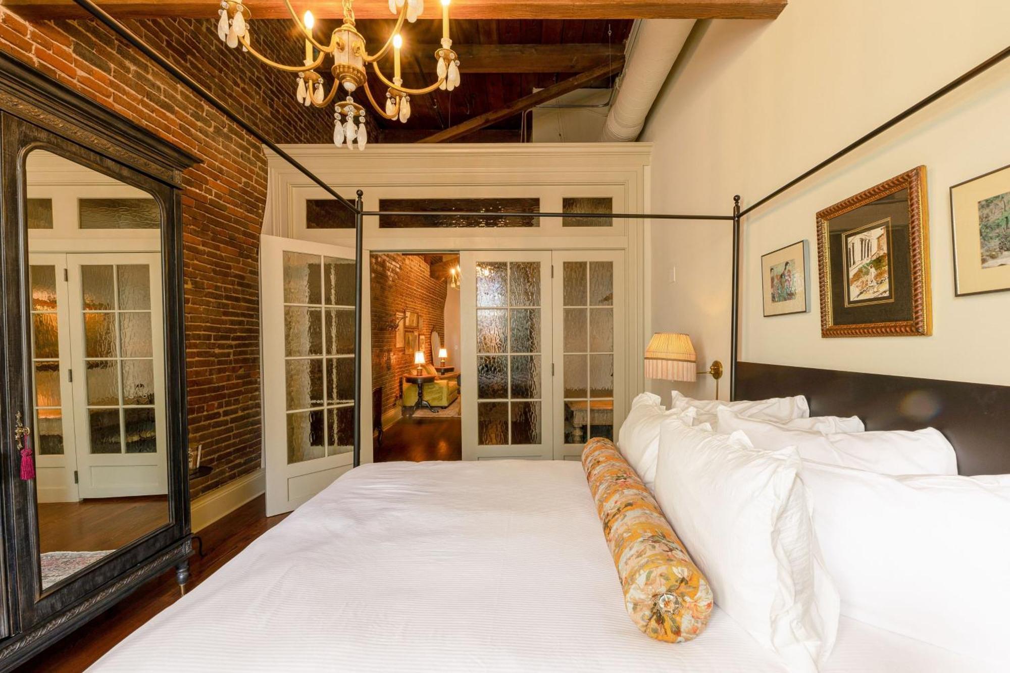 Luxury Queen Suite Street View
