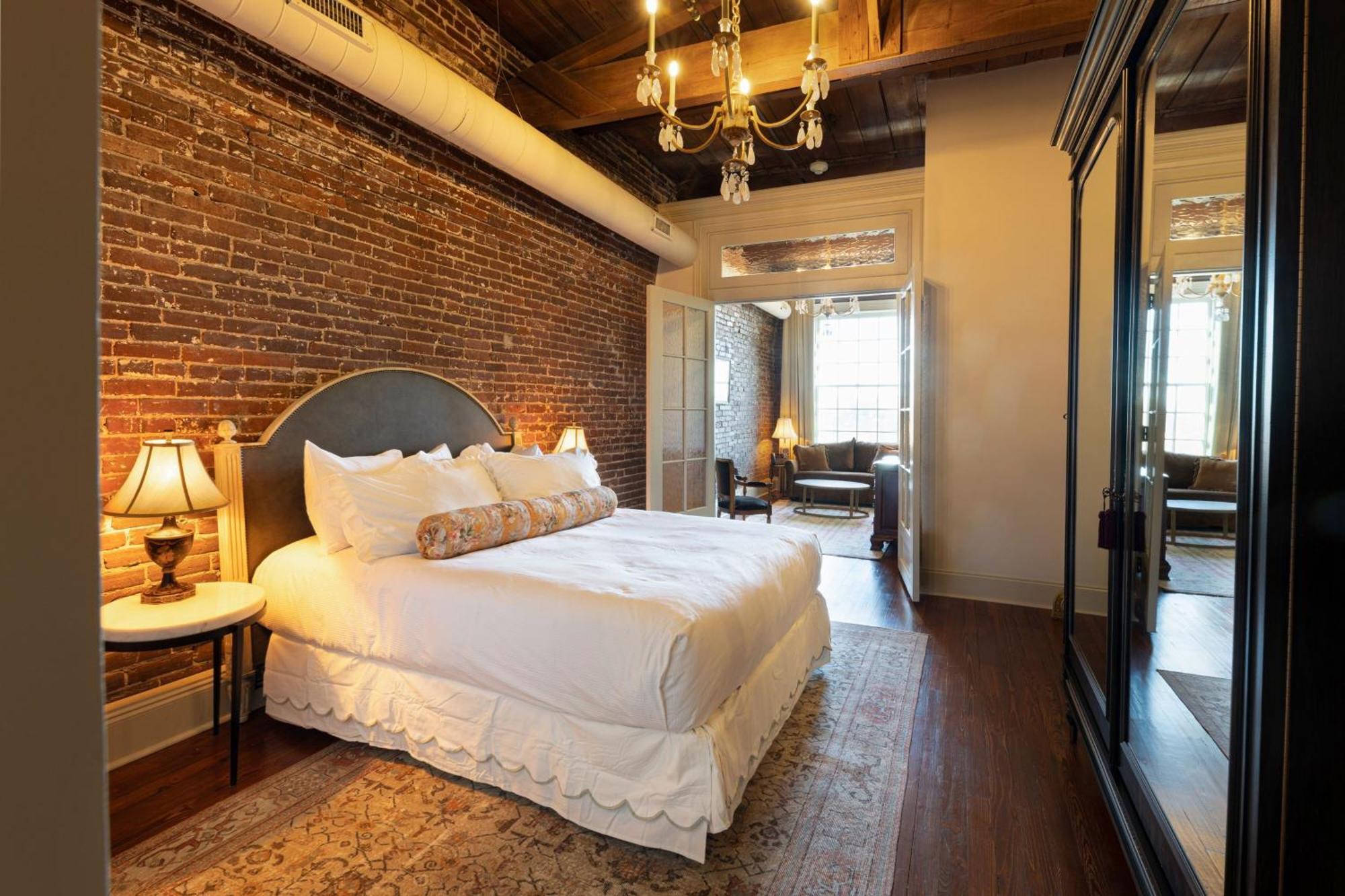 Signature King Room City View
