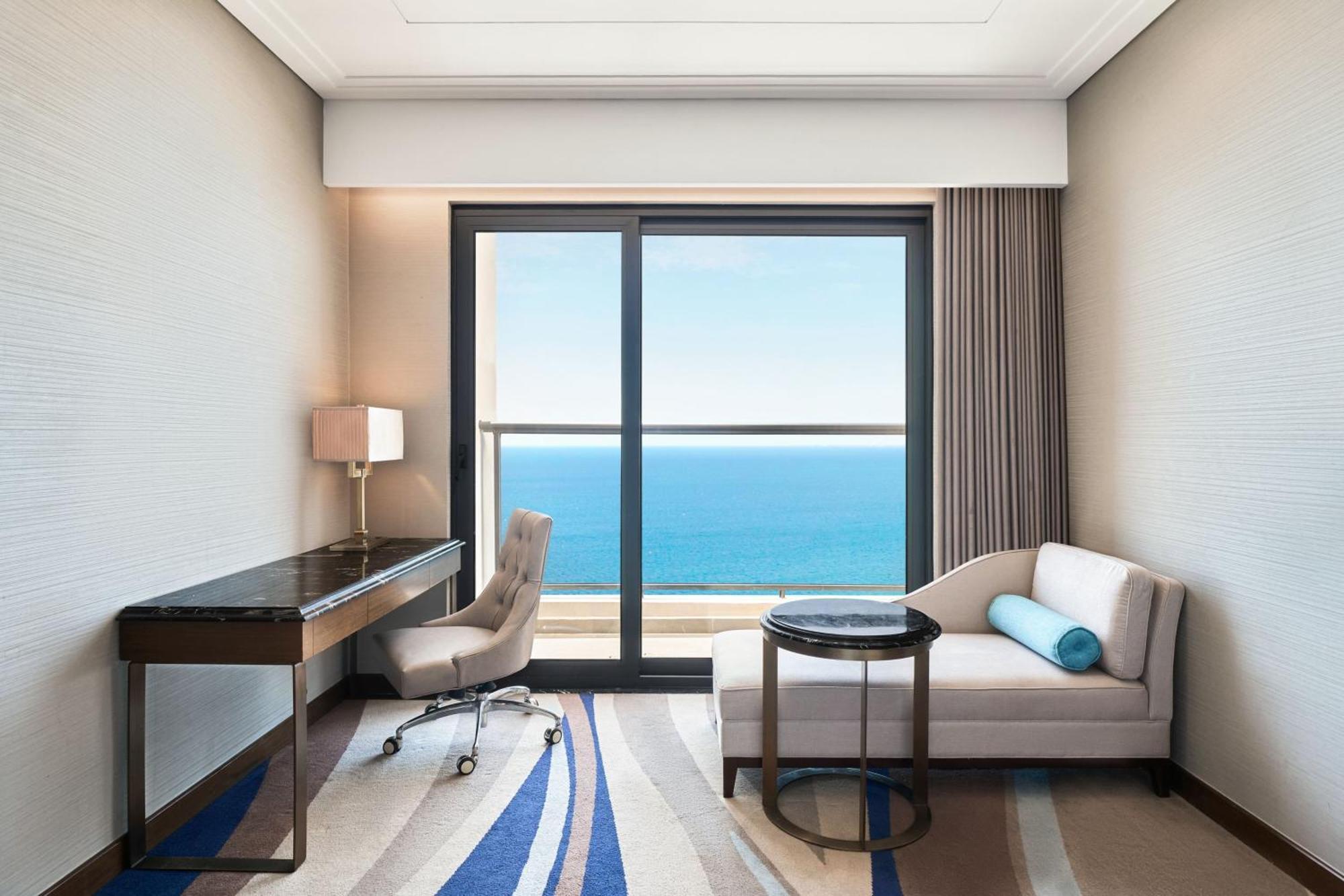 Panoramic King Guest room 1 King Ocean view High floor Balcony