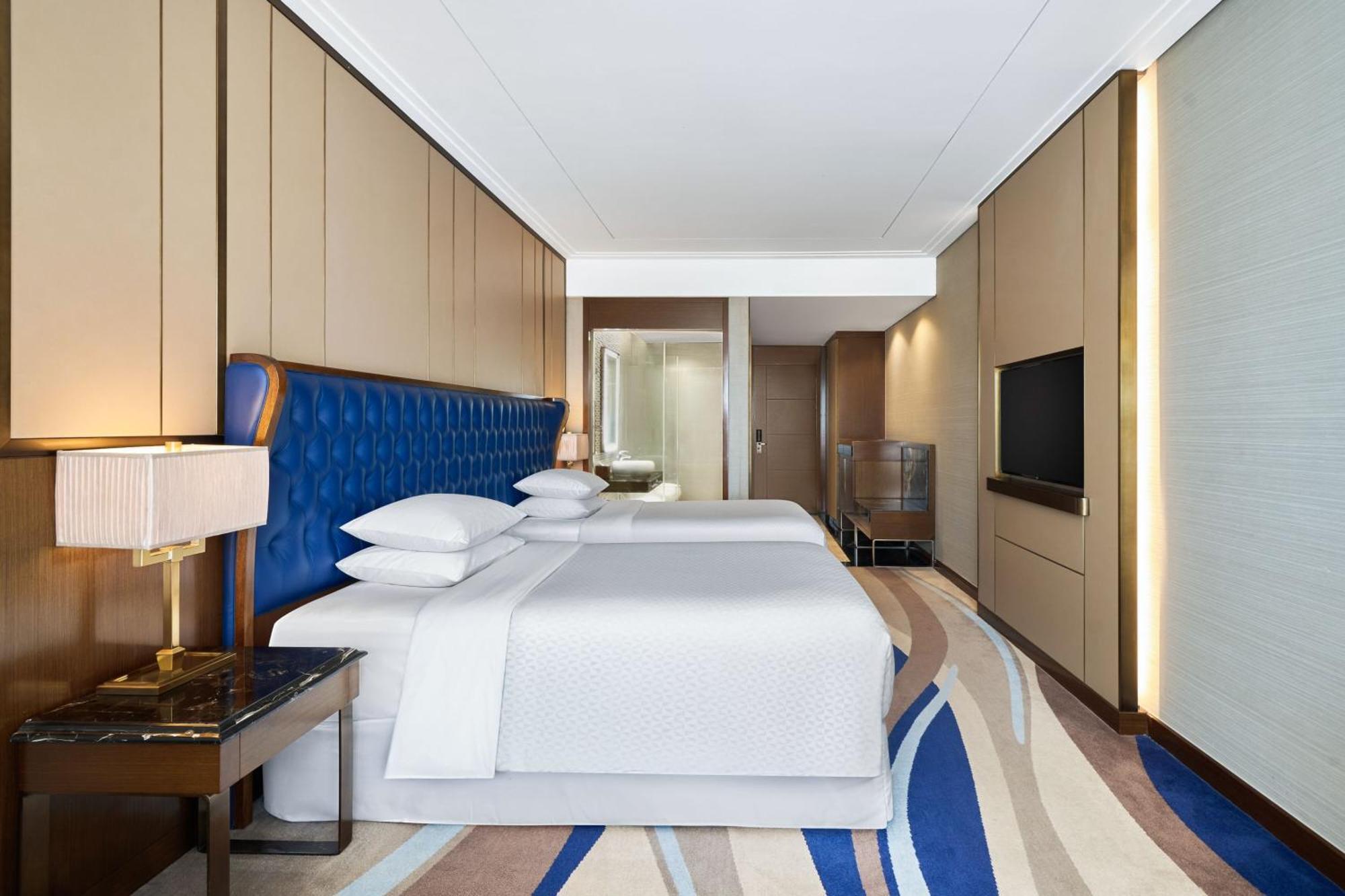 Superior Twin Guest room 2 twin or single beds City View Balcony