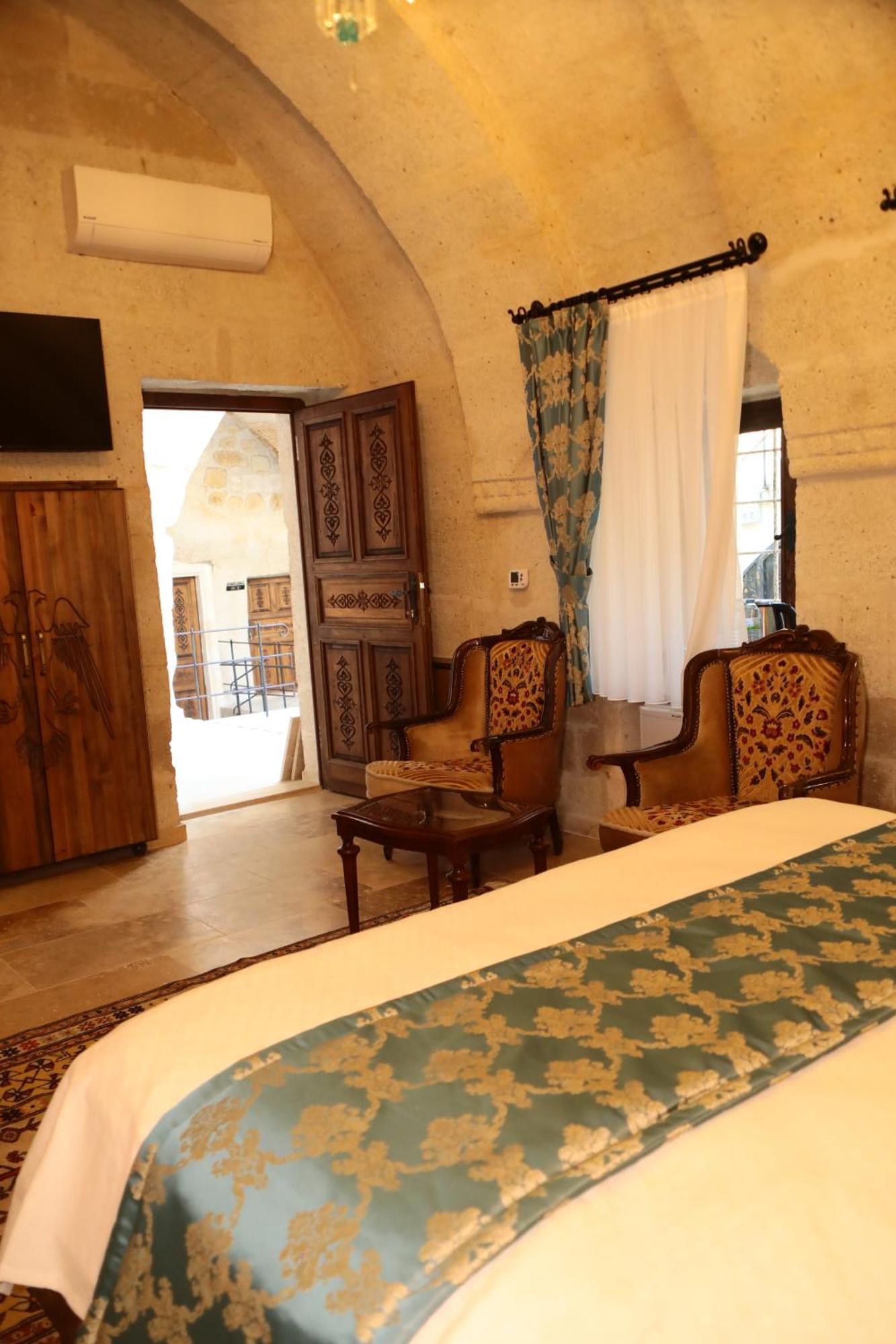 Deluxe Arch Room