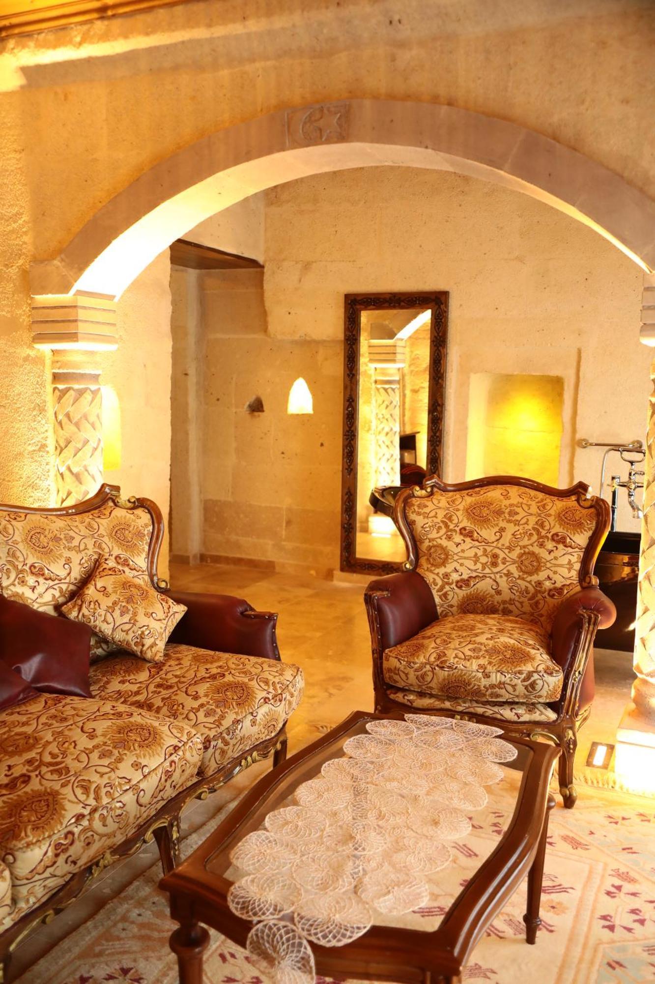 Deluxe King Suite