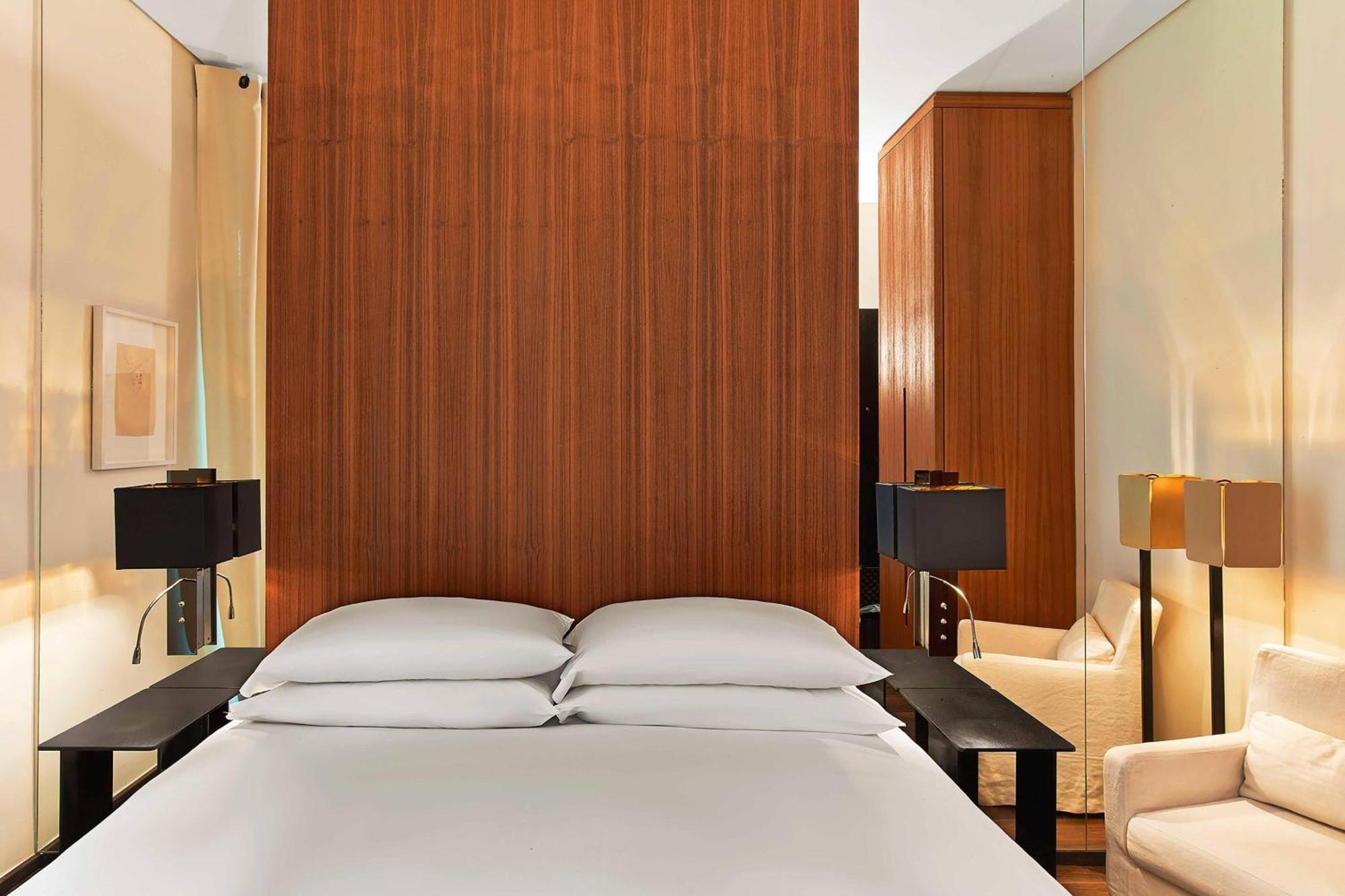 Prestige Queen Room Partial Eiffel View