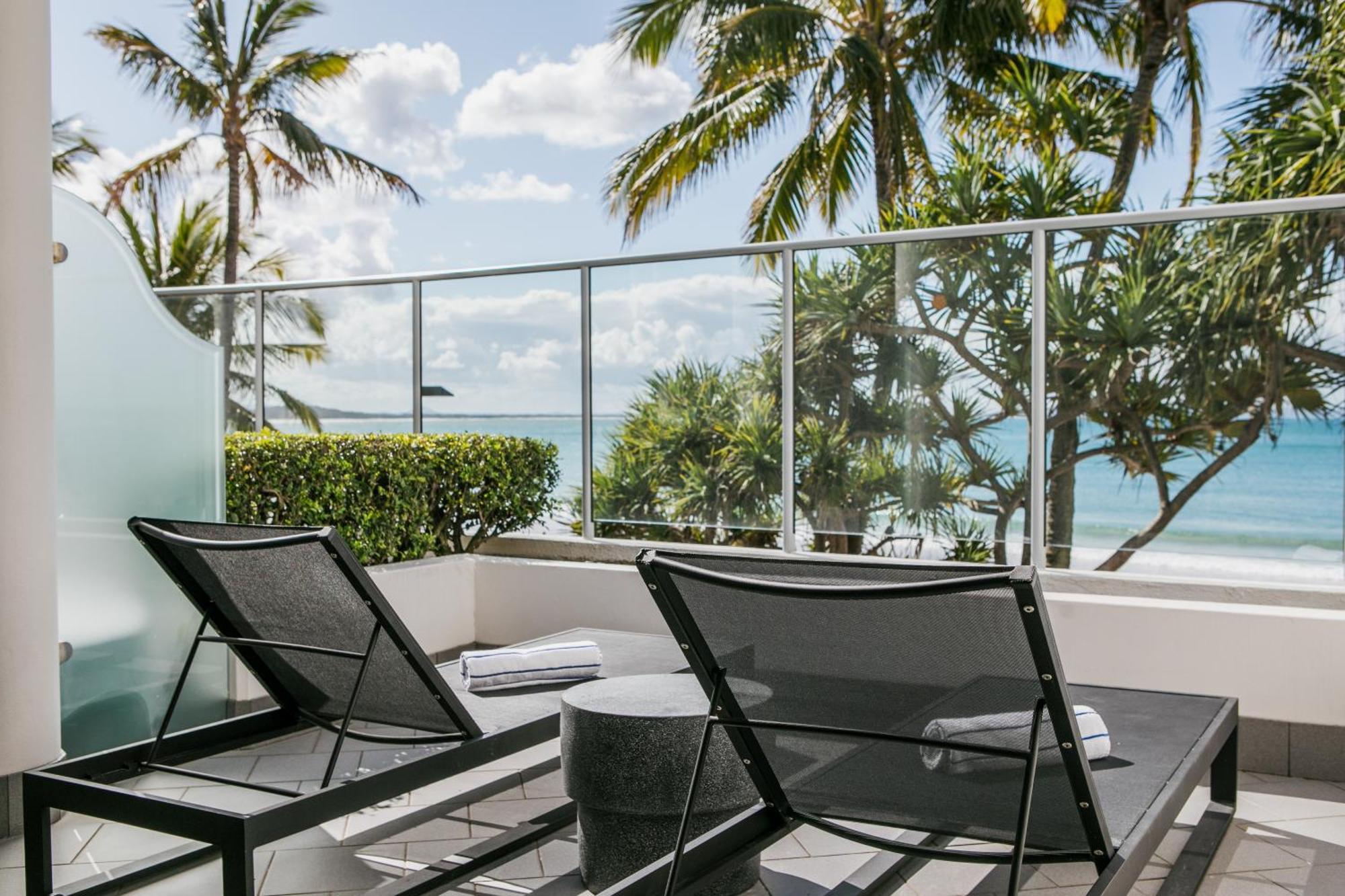 One-Bedroom Beachfront Apartment Spa Bath