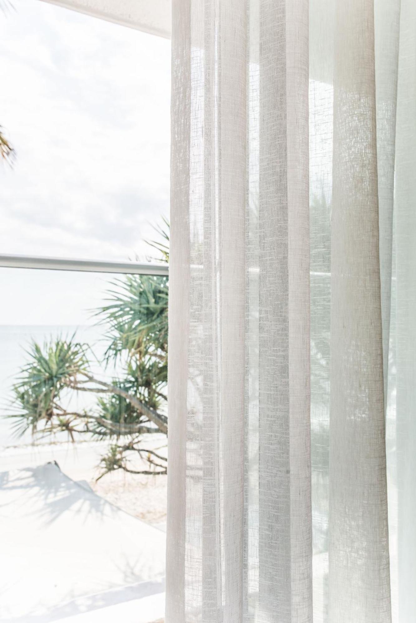 One-Bedroom Beachfront Apartment Spa Bath