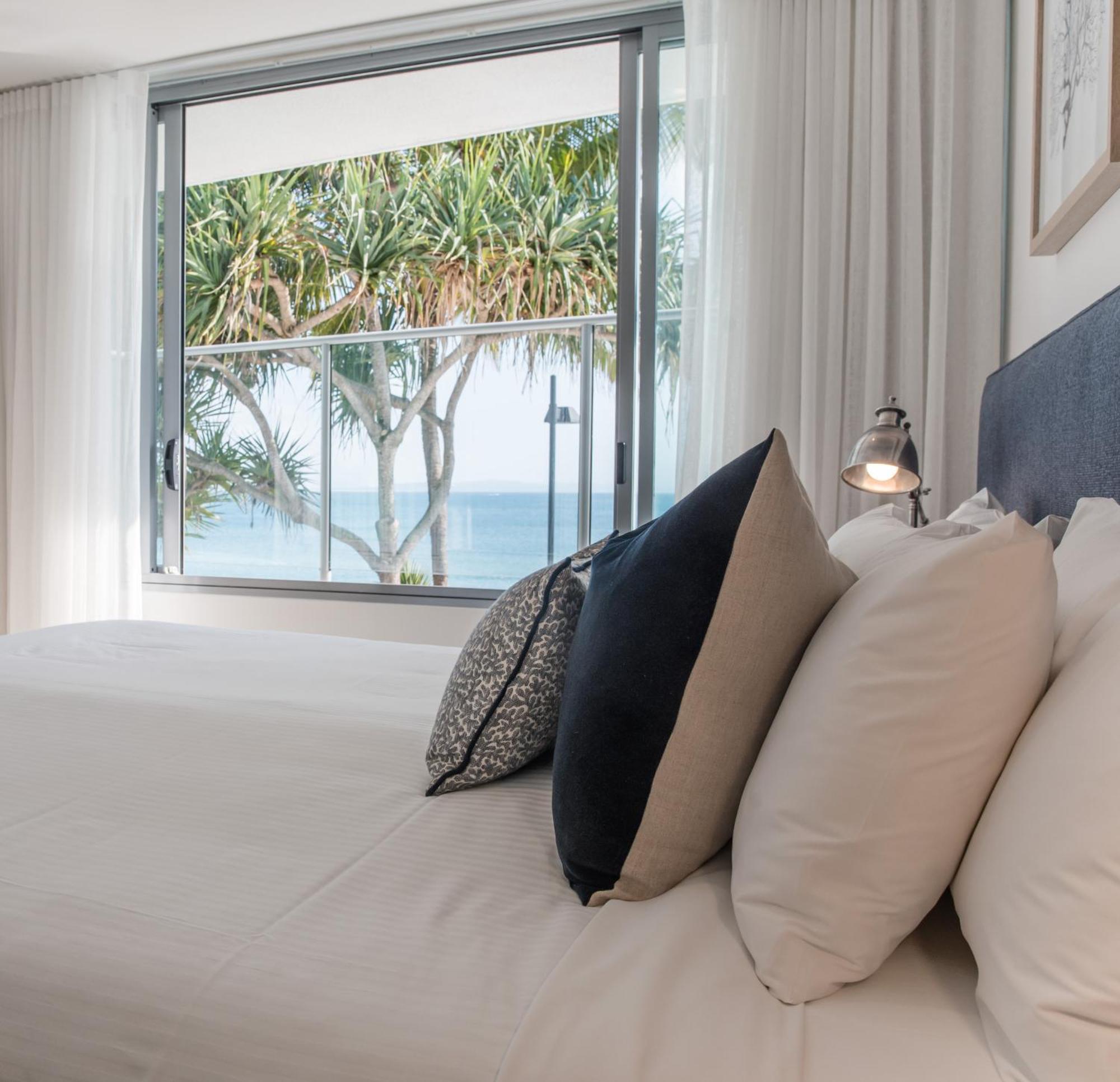 One-Bedroom Beachfront Apartment Spa Bath