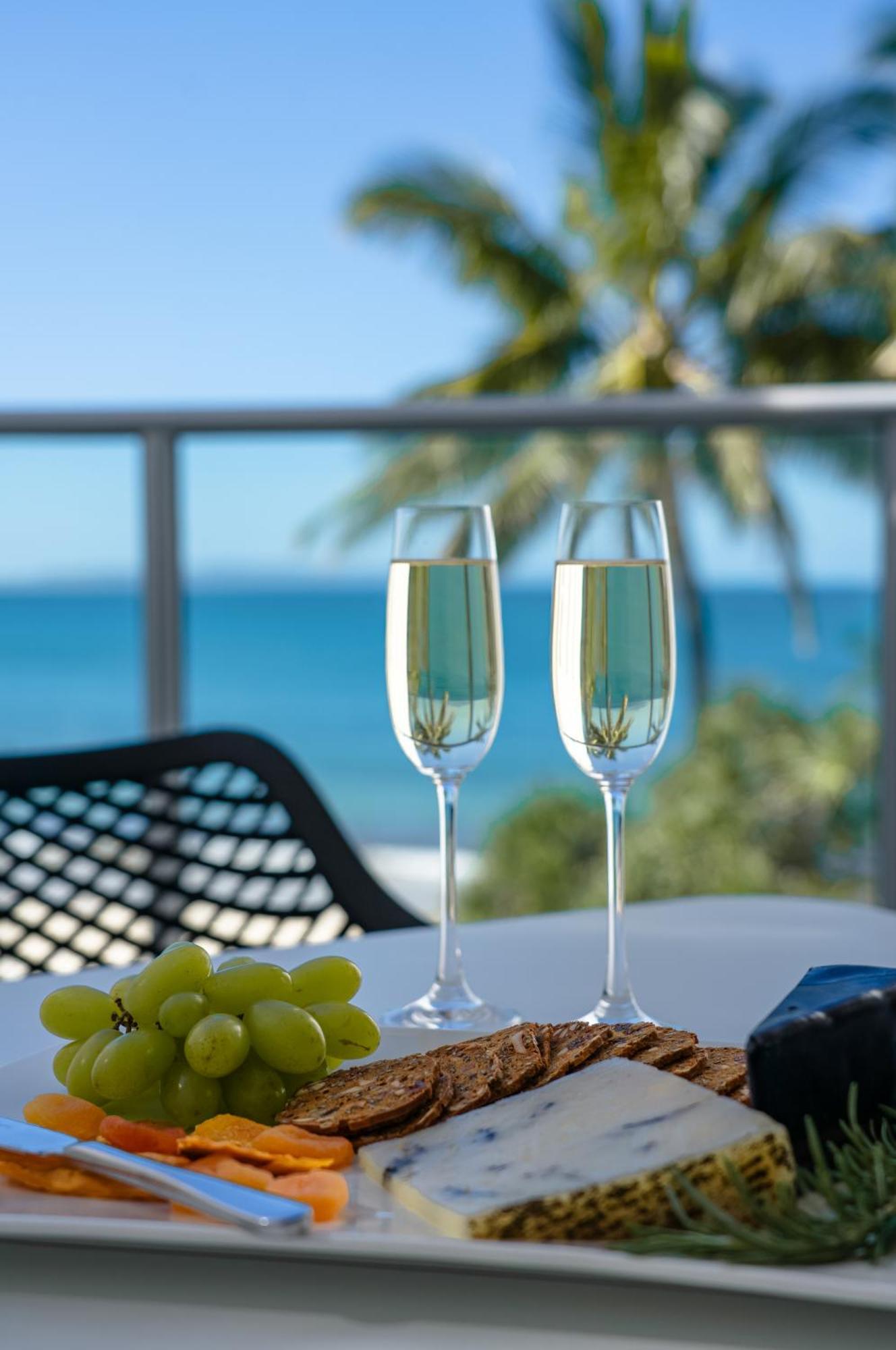 Beachfront Penthouse Studio Spa Bath