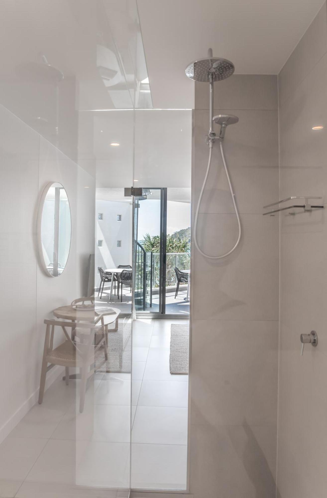 Beachfront Penthouse Studio Spa Bath