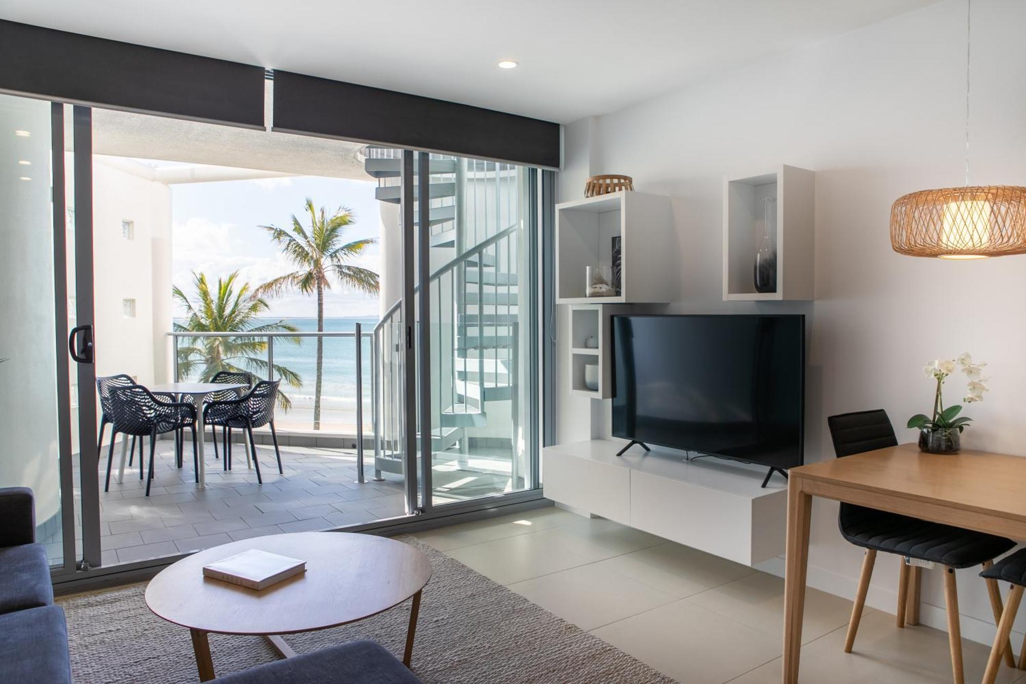 Beachfront Penthouse Studio Spa Bath
